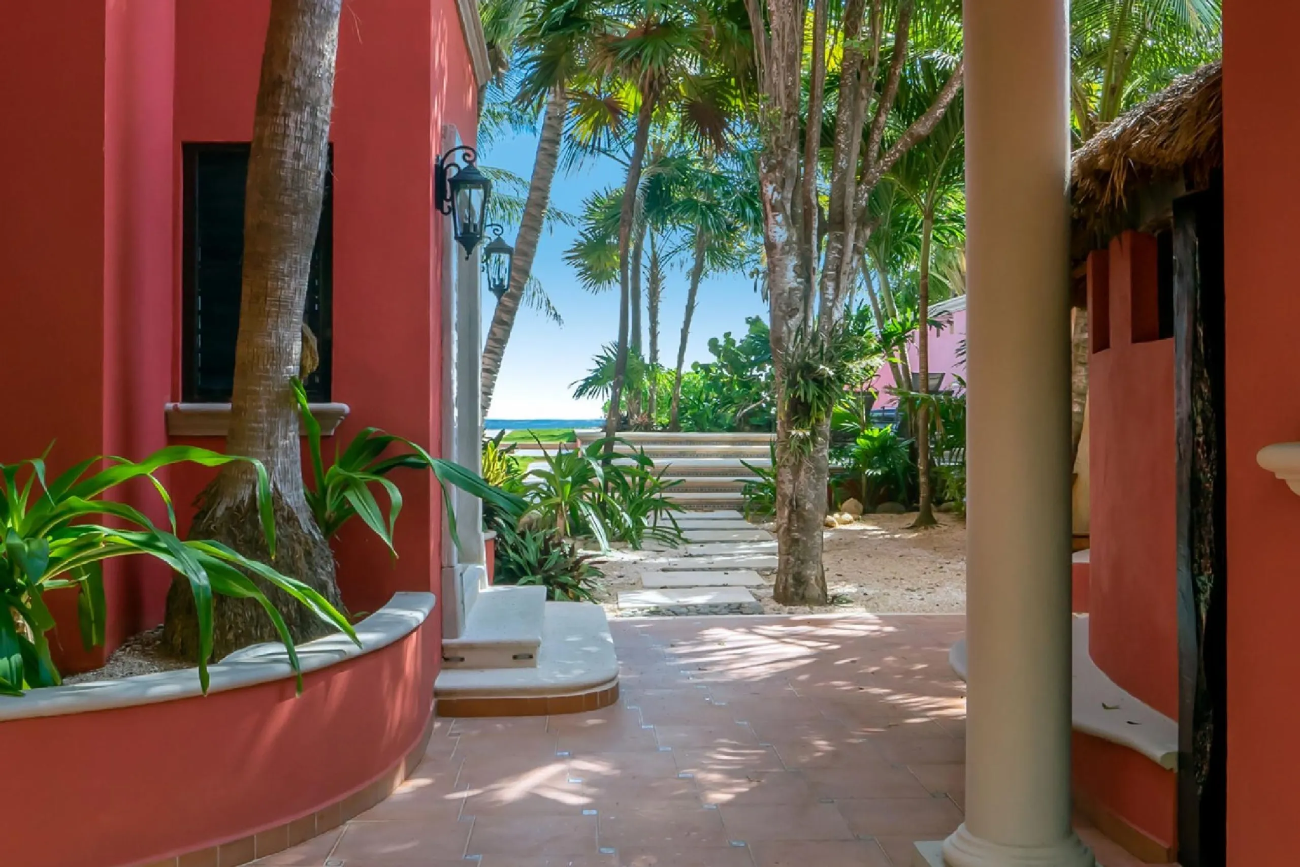 Exquisite Lush Tropical Soliman Bay Oceanfront Estate with Private Beach and Grand Pool — photograph 6