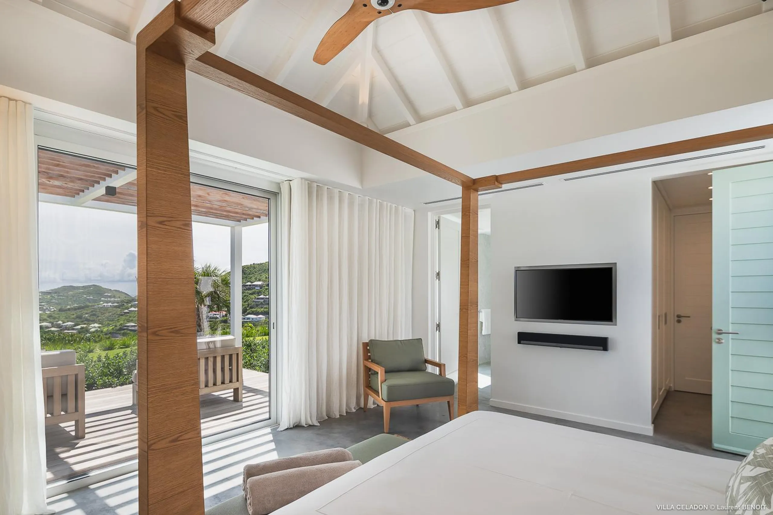 Opulent Oceanview Villa with Private Pool and Gazebo — photograph 8
