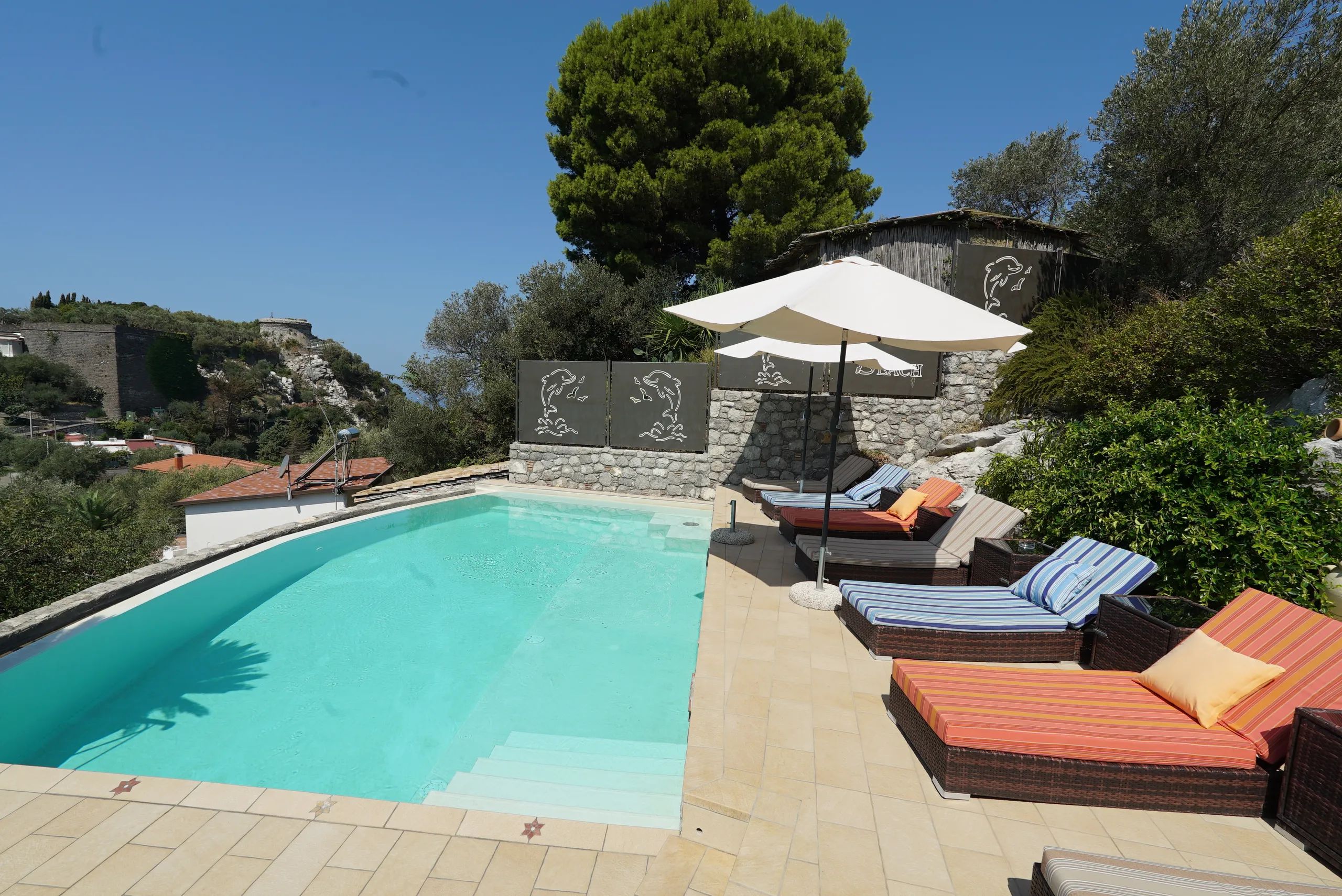 Princely 19th-Century Estate with Breathtaking Capri Views and Event-Ready Gardens — photograph 9