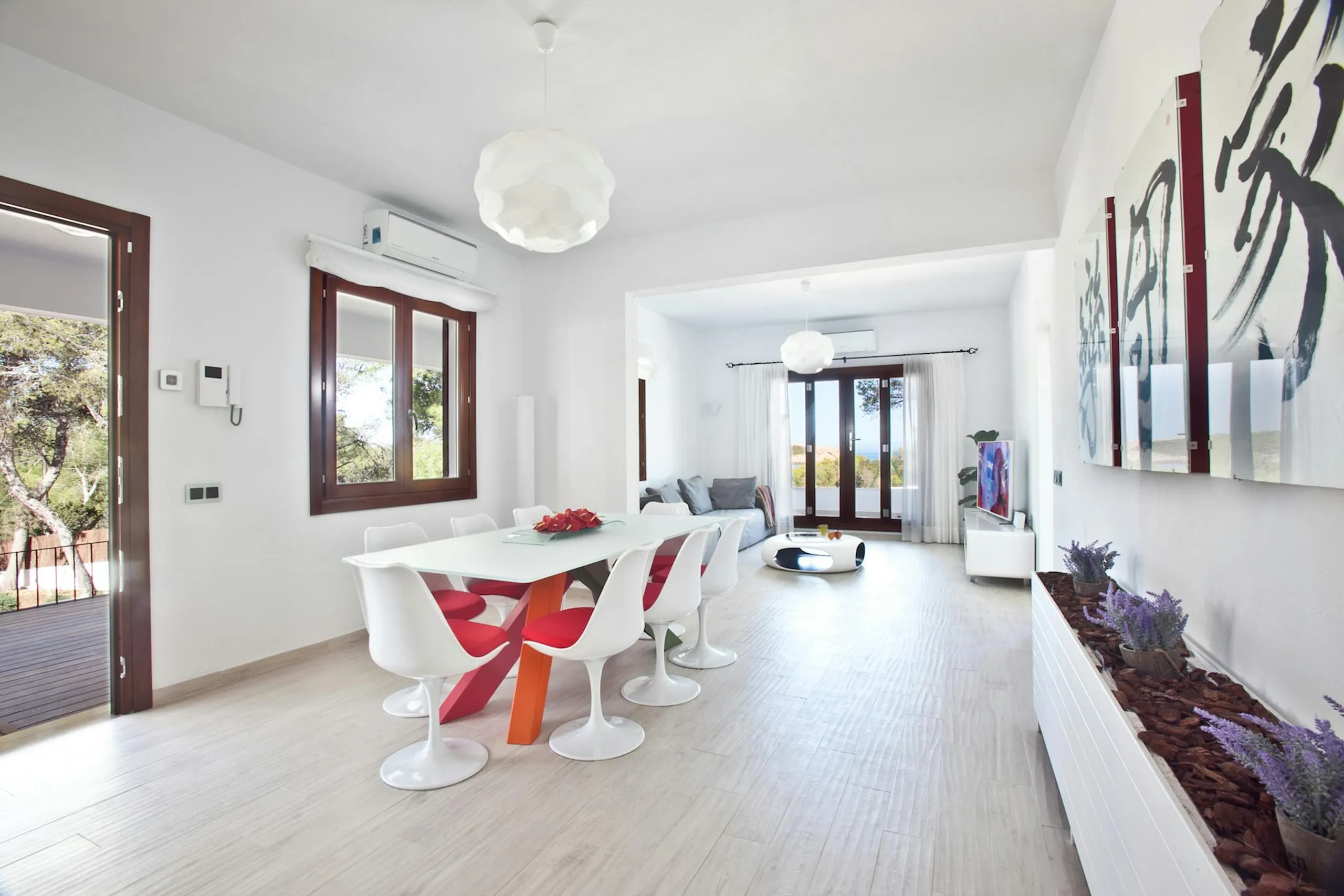Elegant Ibiza Villa with Private Pool and Walks to Beach — photograph 10