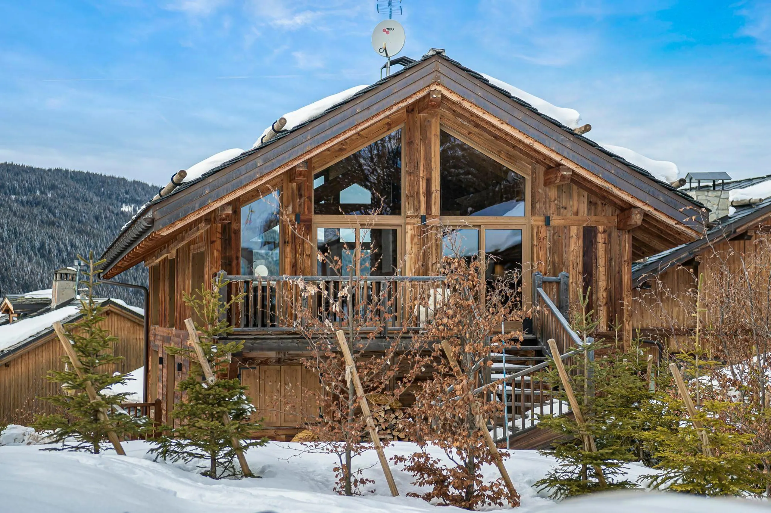 Stunning 6-Bedroom Chalet with Outdoor Jacuzzi and Scenic Views — photograph 3