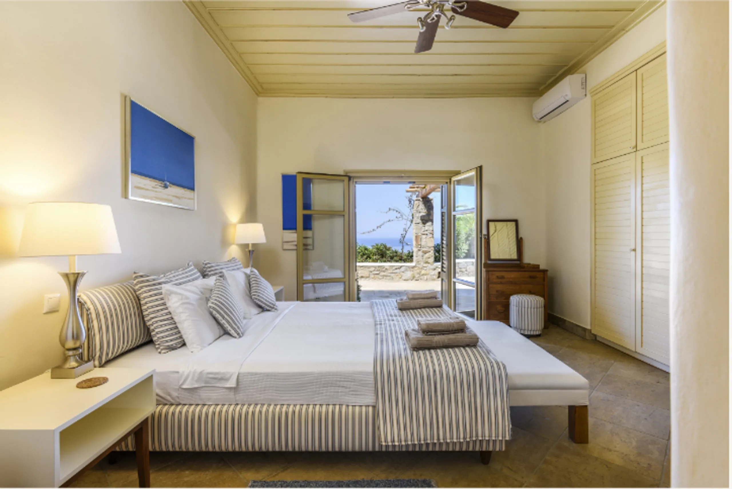 Elegant Mykonos Luxe Retreat with Private Infinity Pool and Ocean Views — photograph 10