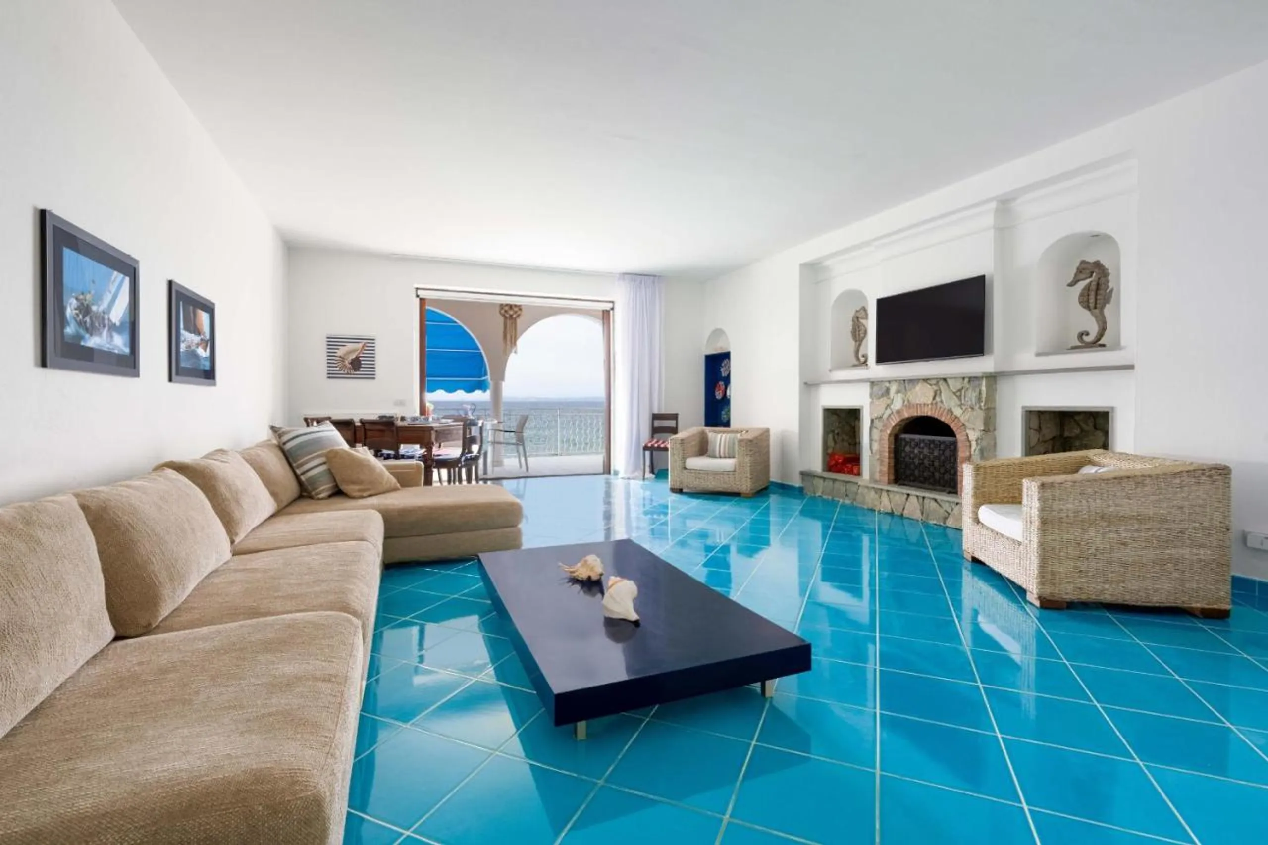 Superb Traditional Villa with Mesmerising Gulf of Naples and Capri Views — photograph 12