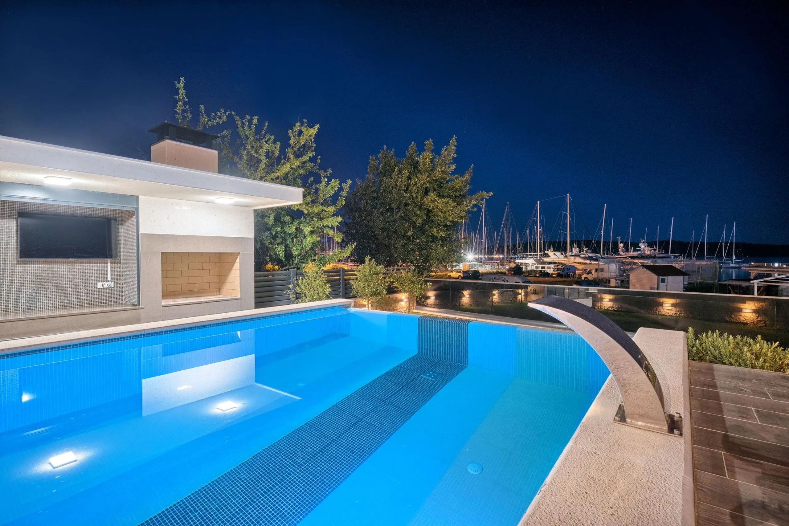 Beautiful 5-star 6-BR Villa with Heated Infinity Pool — photograph 4