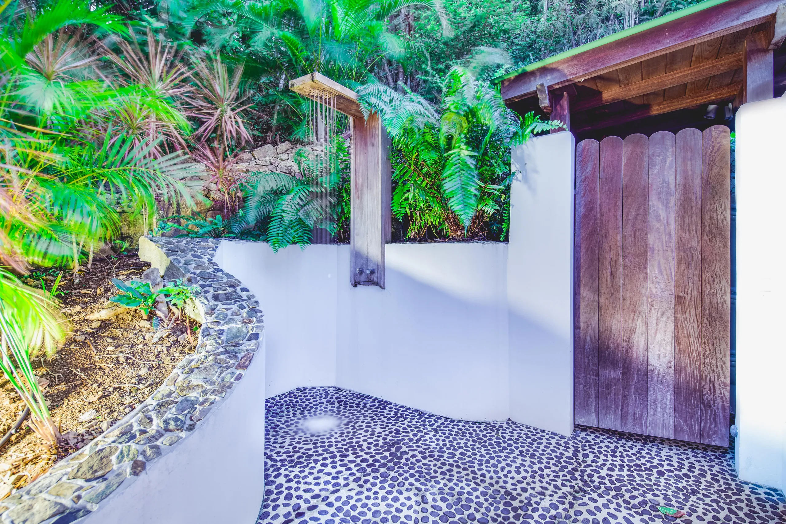 Beautiful Paradise Estate with Private Pool and Chef's Kitchen — photograph 12