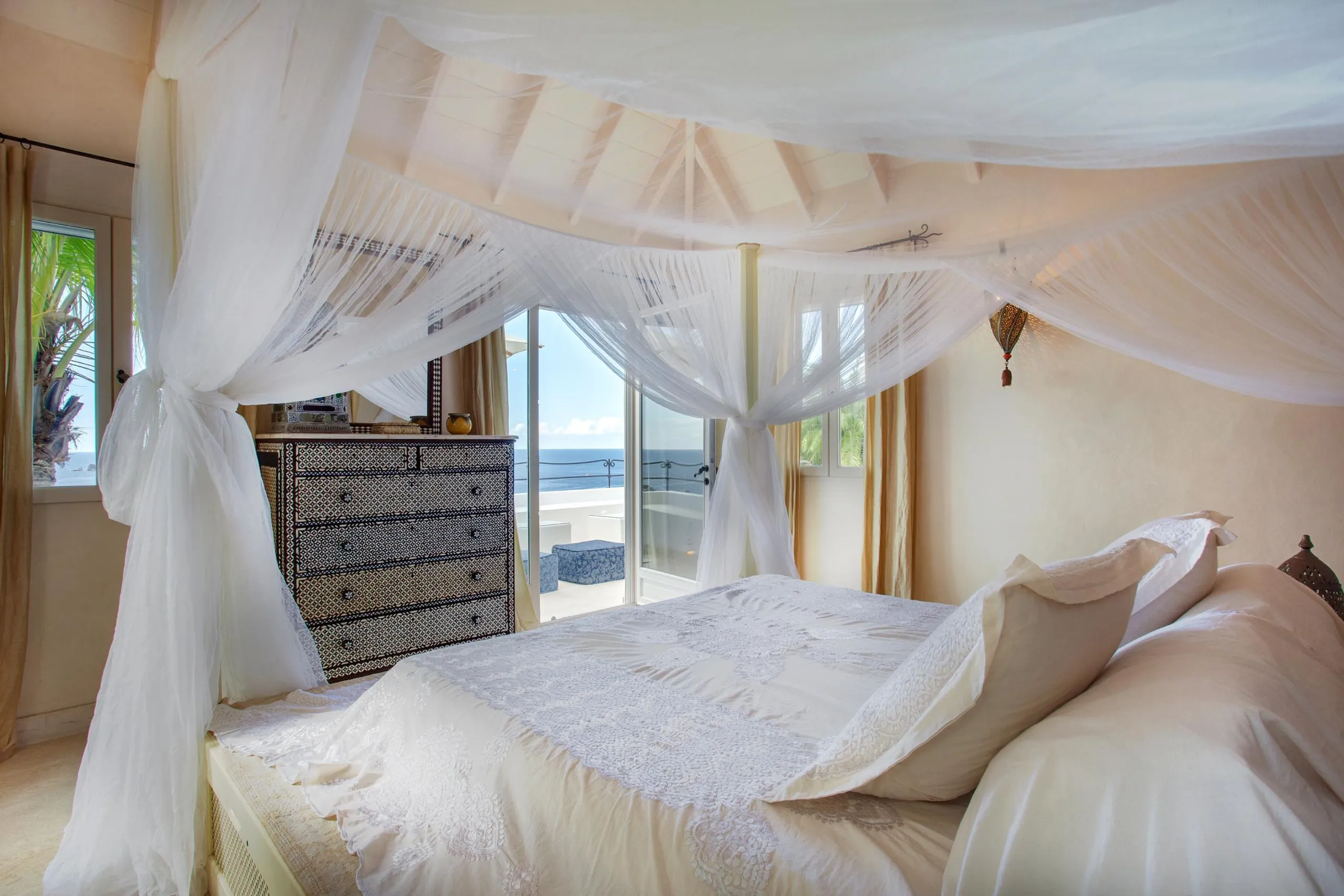 Sumptuous Caribbean Villa with Private Pool and Panoramic Ocean Views — photograph 7