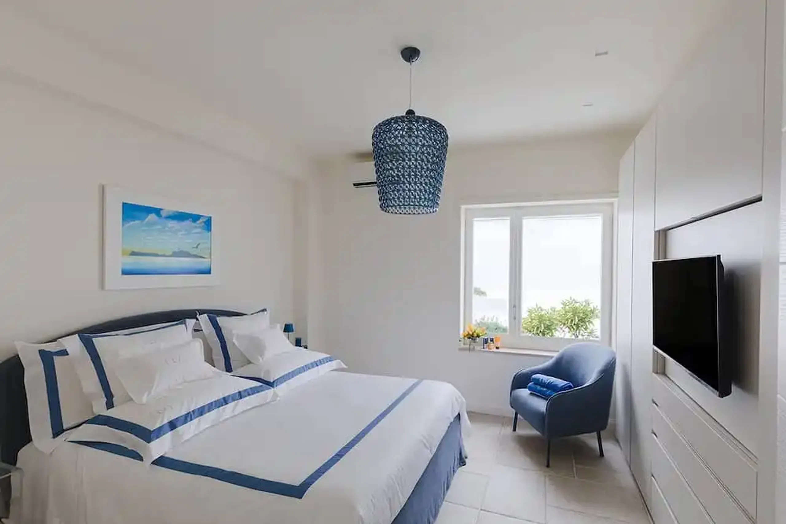 Luxurious Getaway in Anacapri with Private Pool and Magnificent Sea View — photograph 9