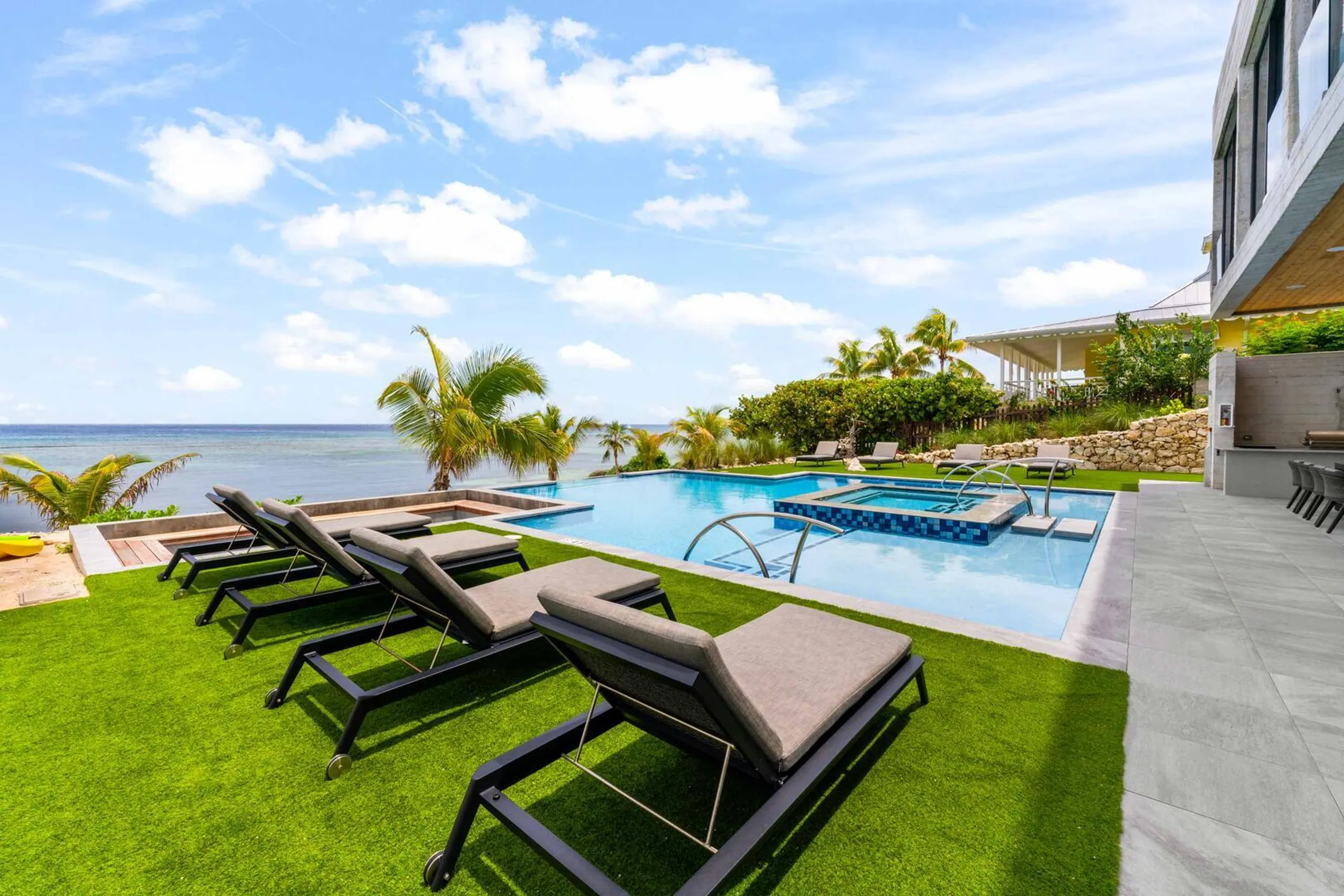 Captivating Oceanfront Villa in Gun Bay with Infinity Pool, Outdoor Grill, and Firepit — photograph 3