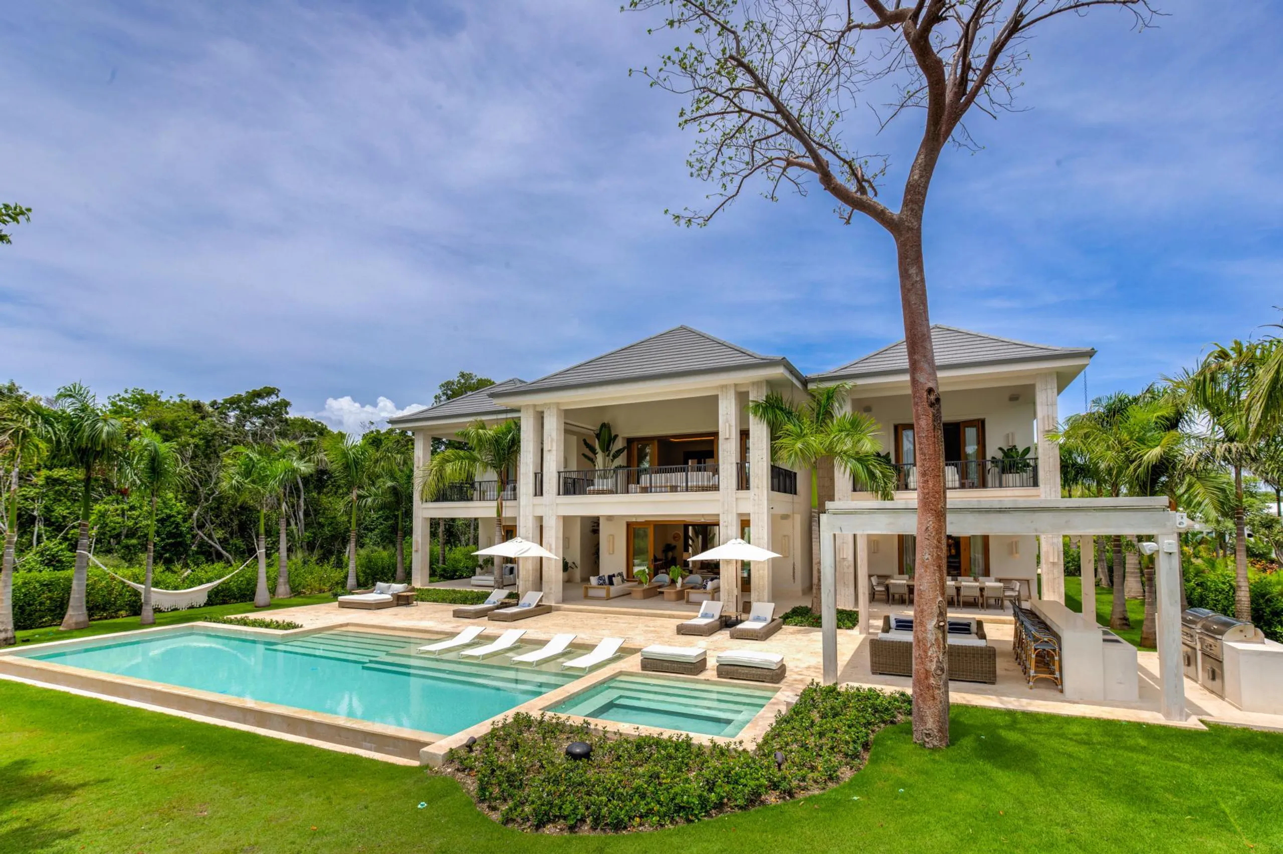 Magnificent Golf Front Villa with Private Pool — photograph 3