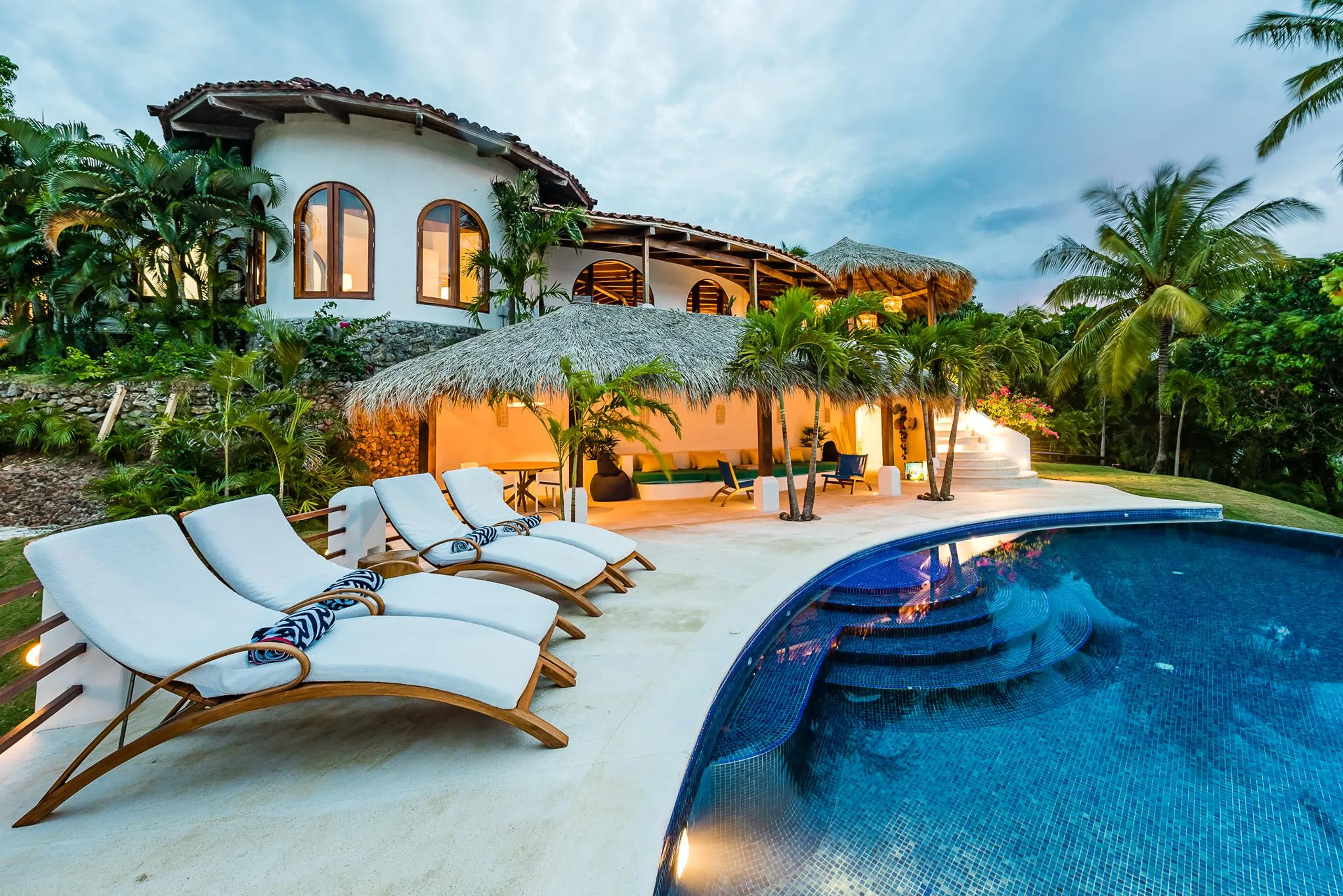 Opulent Playa Flamingo Villa with Private Pool and Sweeping Ocean Views, Tamarindo