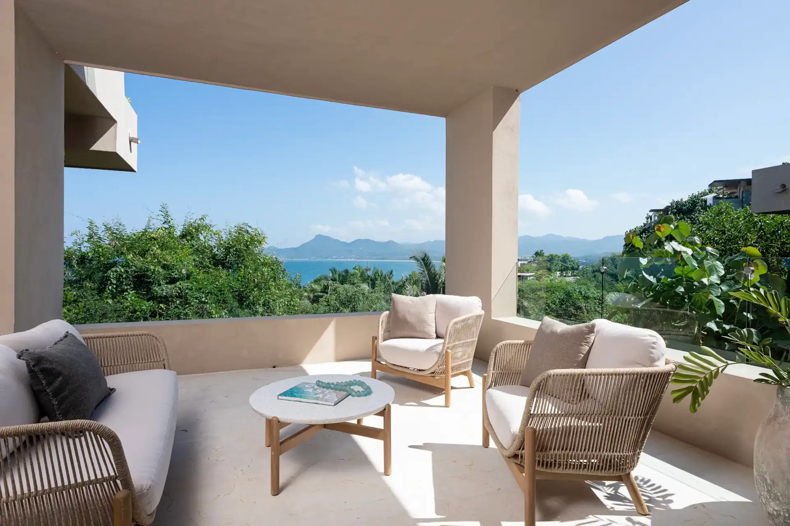 Timeless Punta Mita Villa with Panoramic Views, Pool & Ocean Panoramas — photograph 9