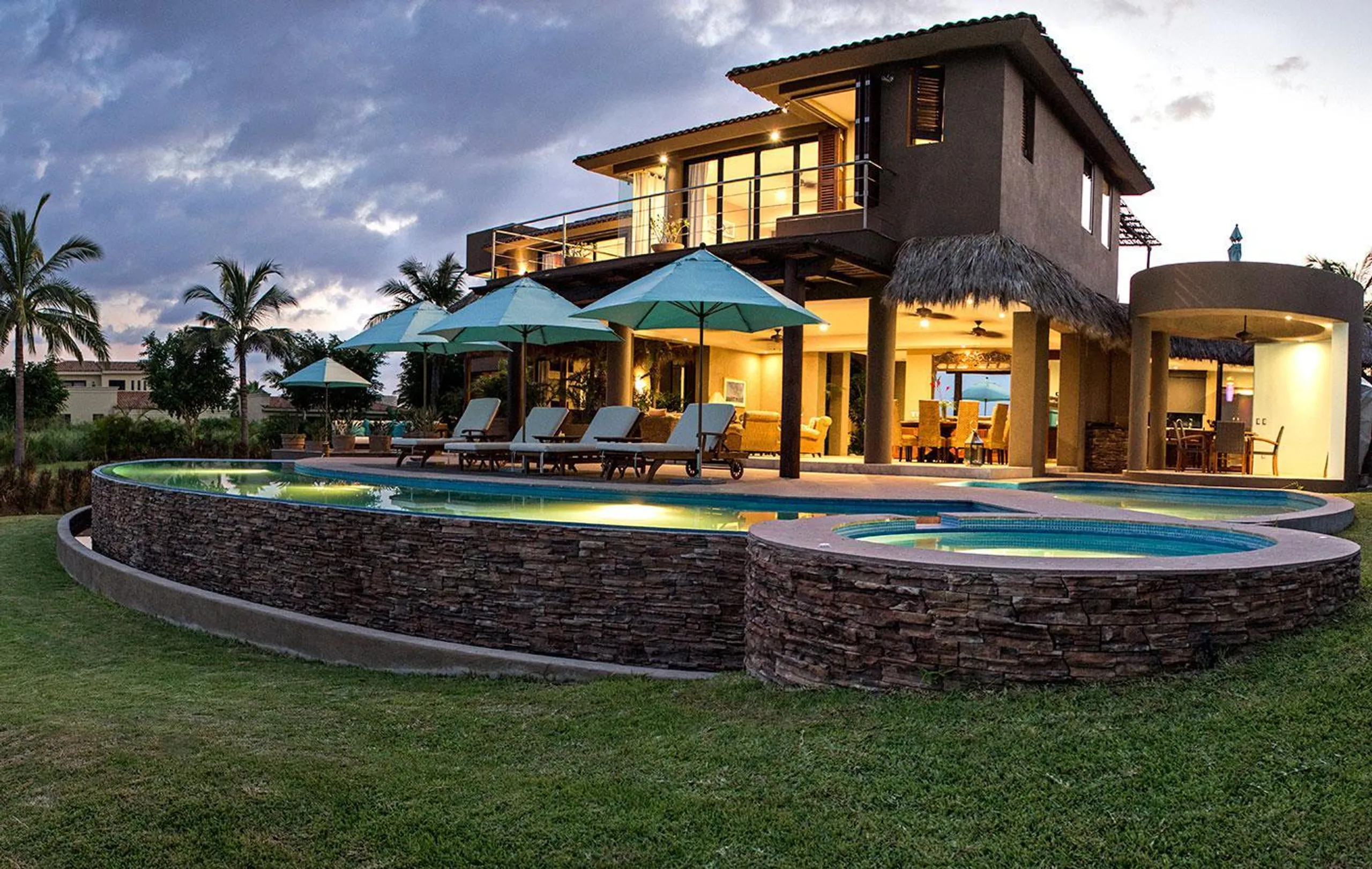 Distinguished La Punta Luxury Estate with Infinity Pool and Ocean Views — photograph 4