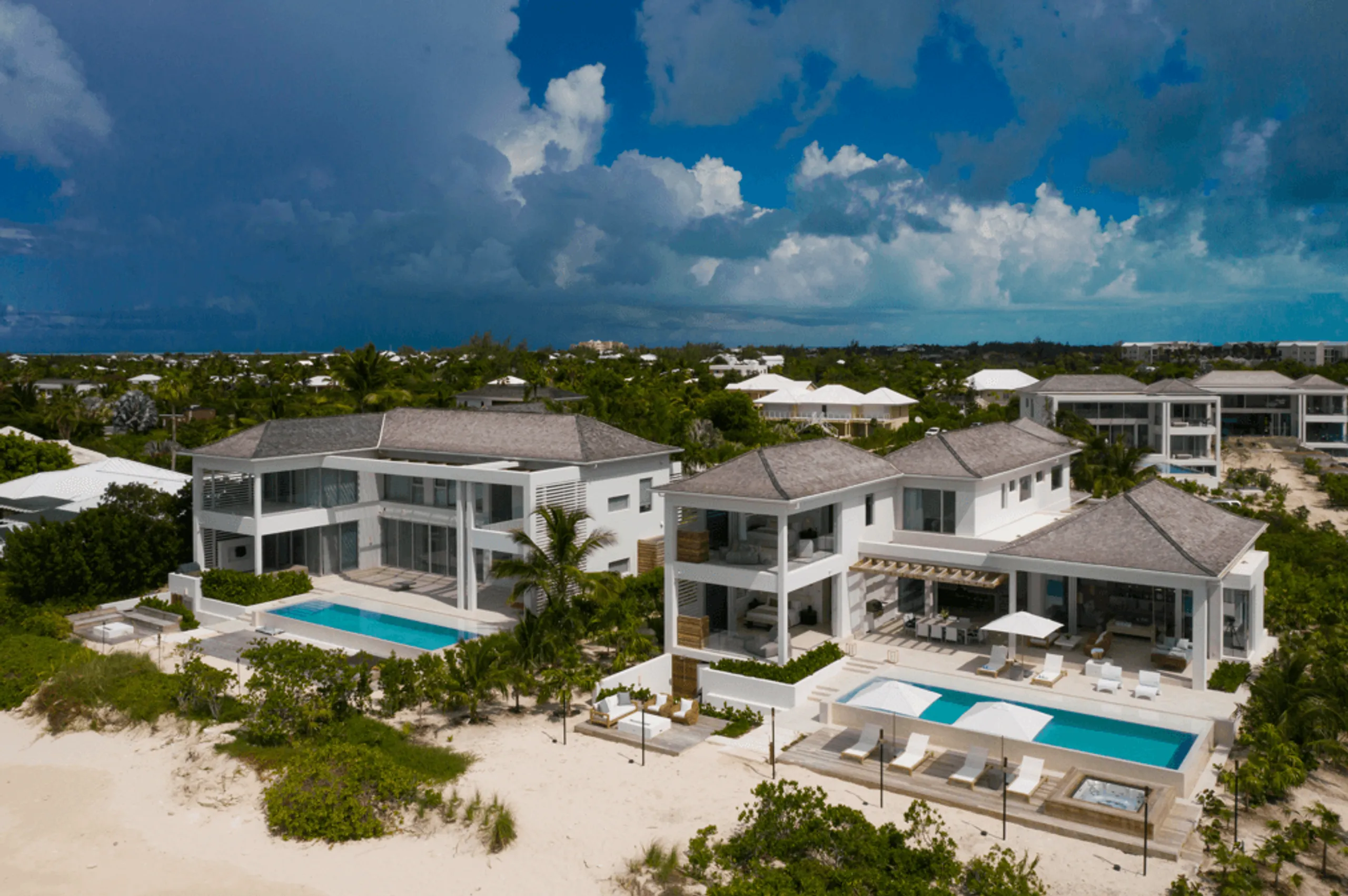 Extraordinary Villa with Caribbean Contemporary Design and Stunning Beachfront — photograph 11