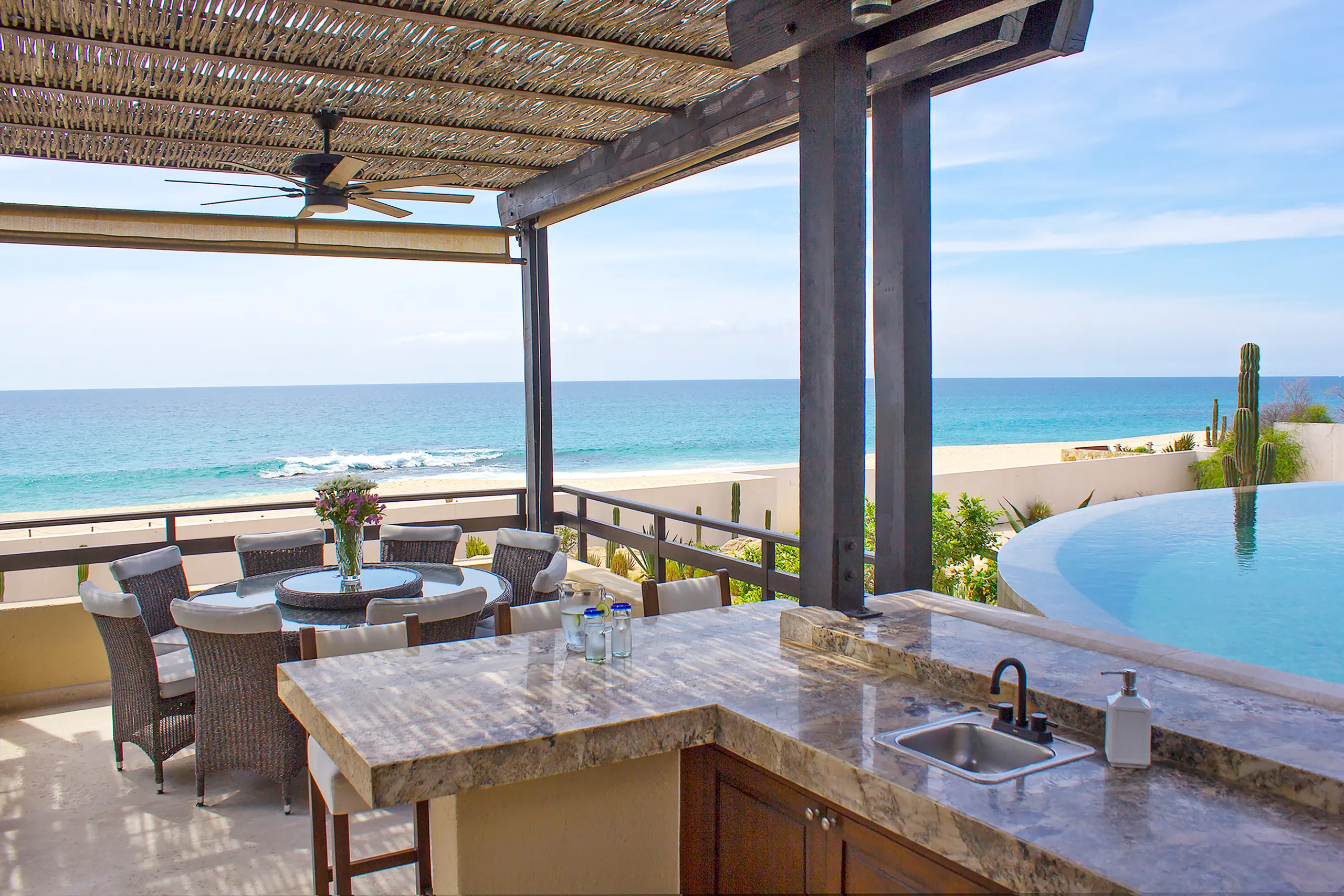 Resplendent Cabo Estate with Private Pool and Walks to Beach — photograph 3