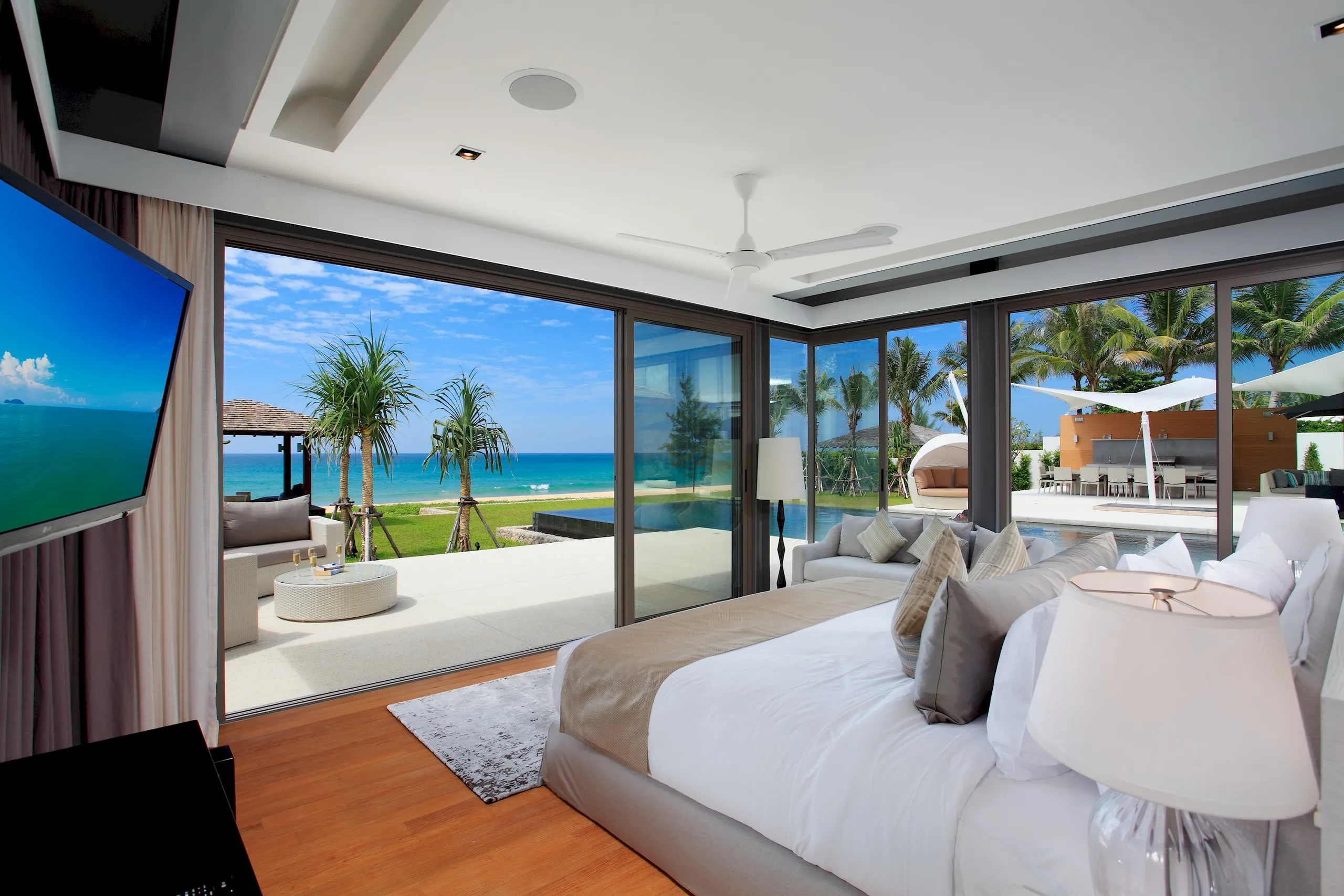 Pristine Tropical Retreat with Ocean Views — photograph 12
