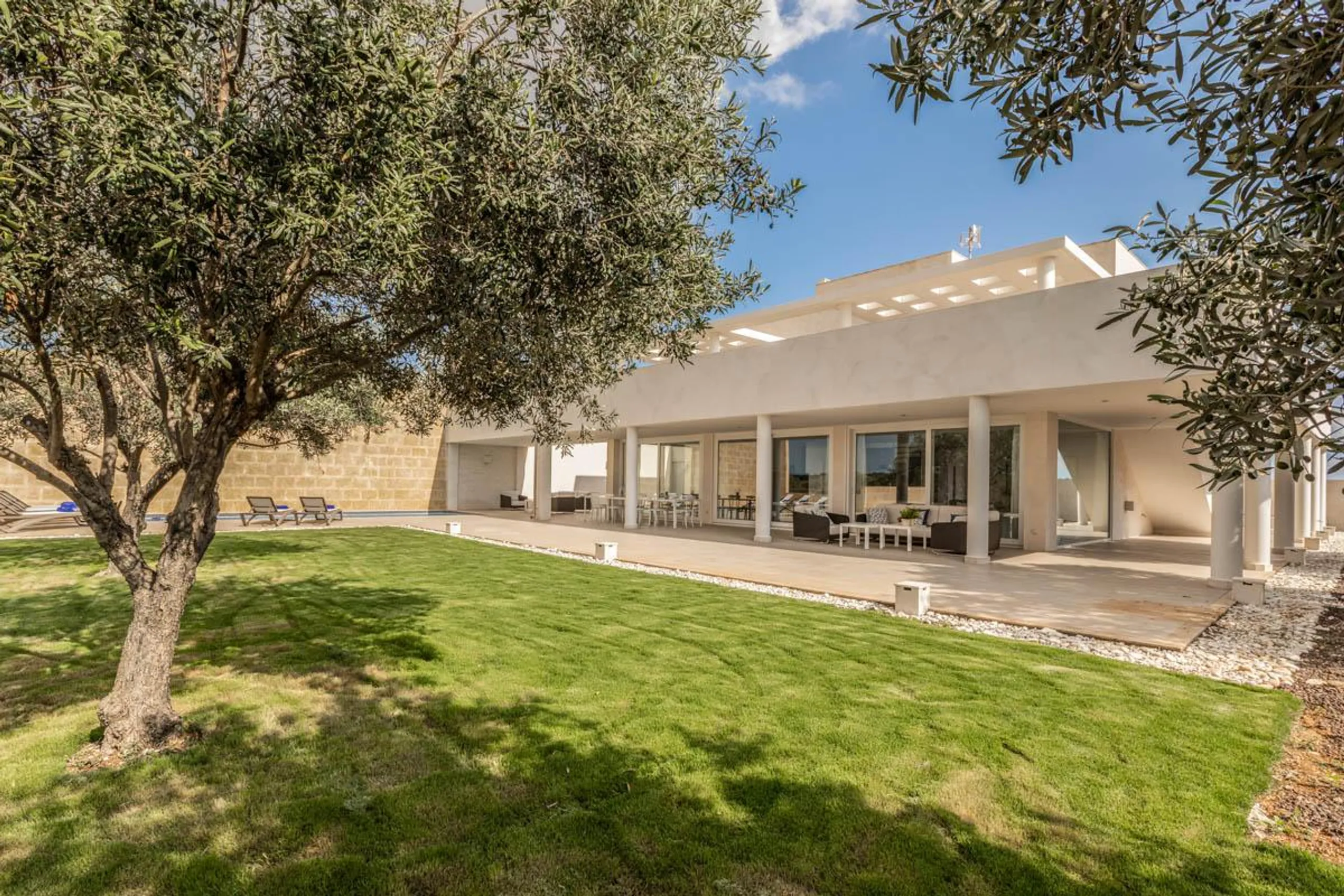 Grandiose 5BR Villa ﻿with Pool, Breathtaking Views of the Sea and the Natural Reserve of the Island — photograph 8