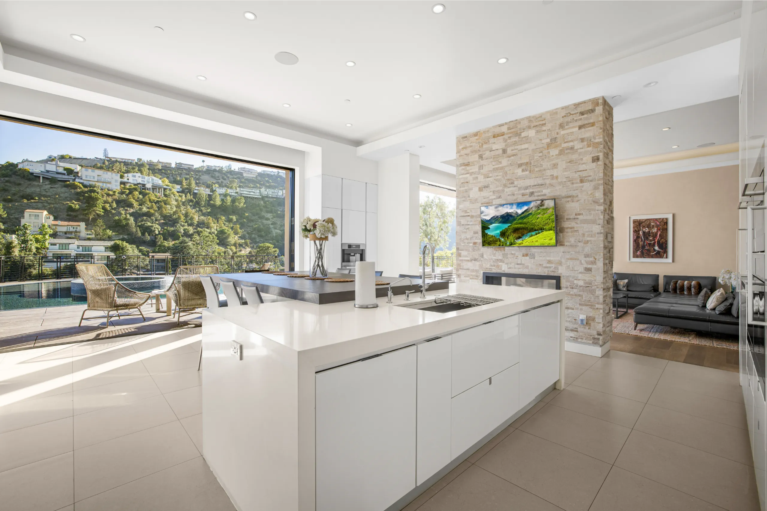 Exclusive Hill Side Estate With Private Pool — photograph 11