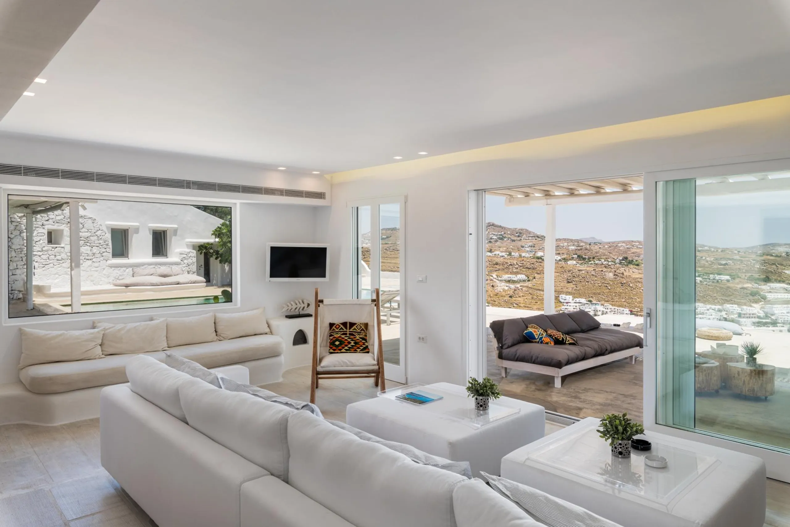 Noble Mykonos Estate with Private Pool and Stunning Views — photograph 8