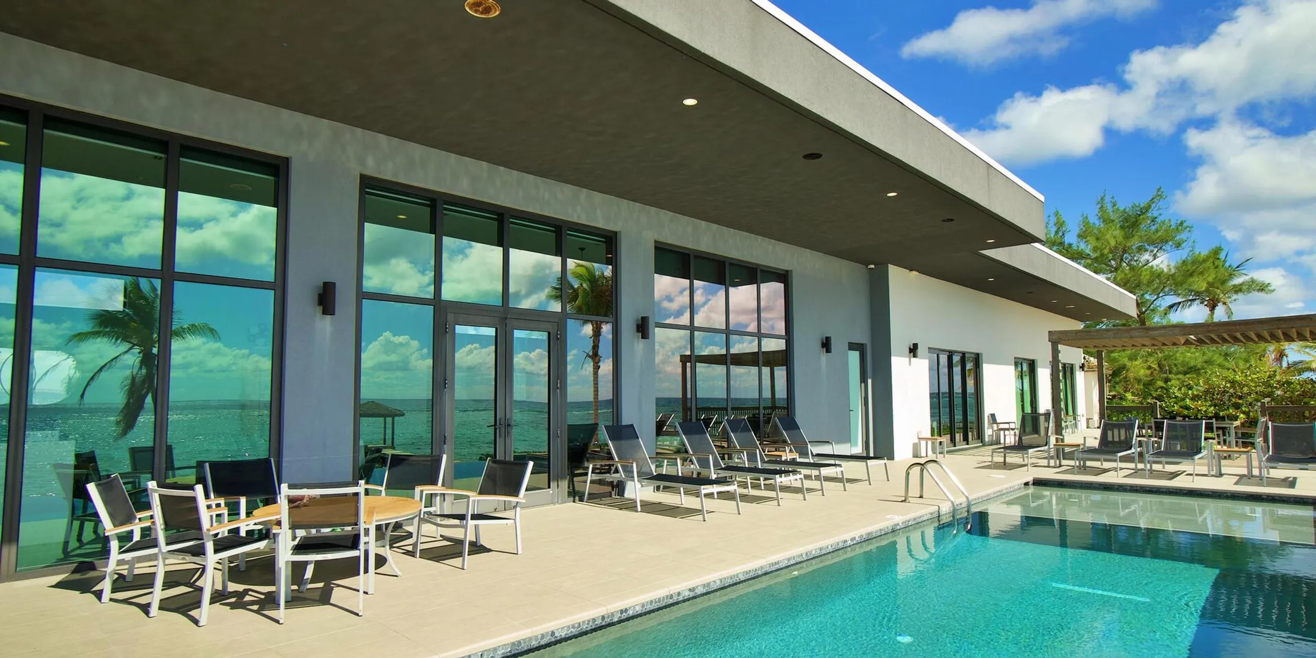 Modern Contemporary Grand Cayman Ocean Front Villa with Infinity Pool — photograph 7