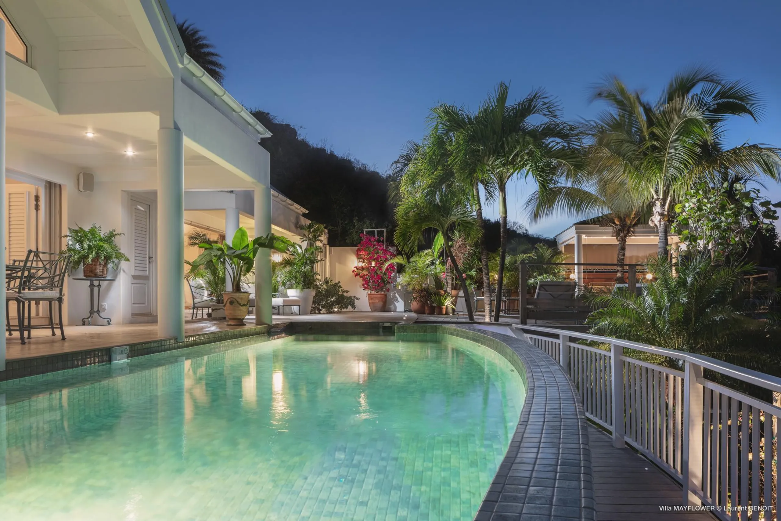 Classic Tropical Style Villa with Private Pool by the Sea — photograph 2