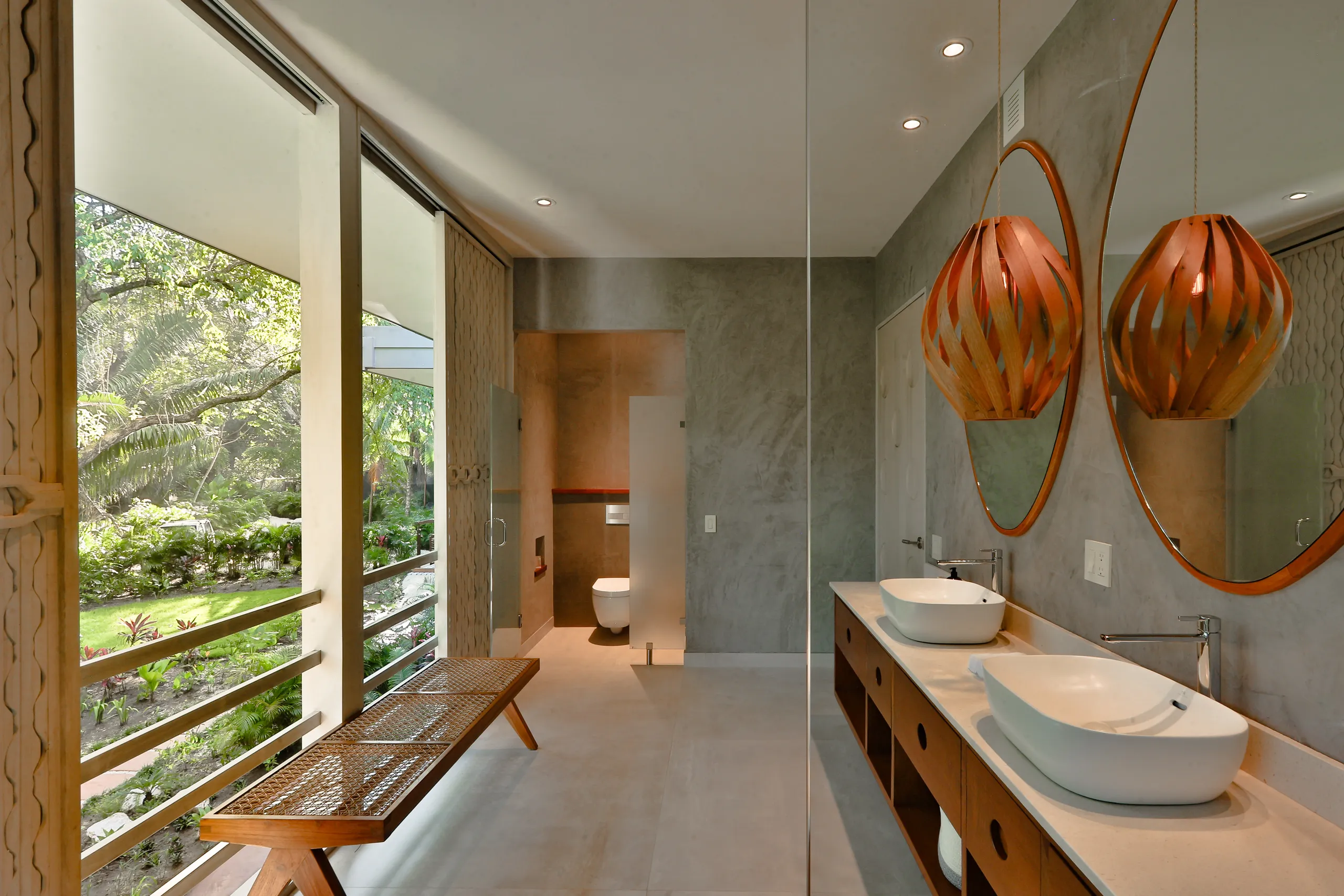 Impeccably Designed Villa with Private Pool, Expansive Spaces & Stunning Jungle Views — photograph 11