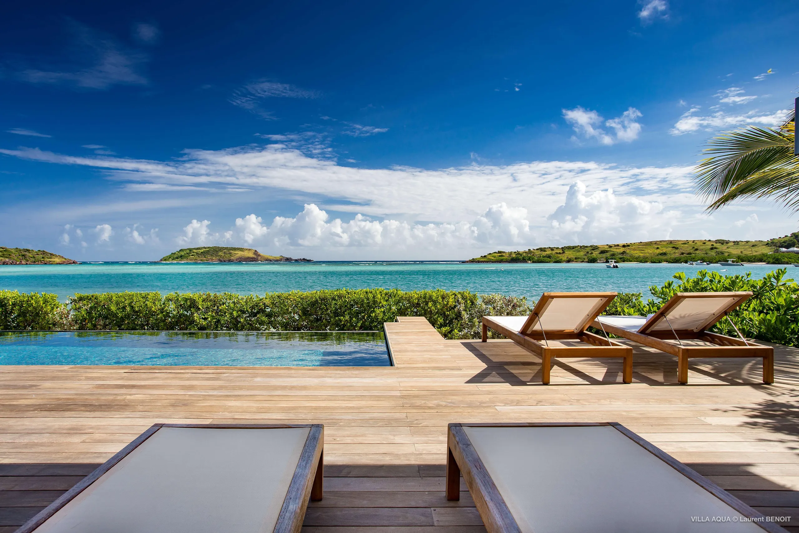 Chic Beachfront Contemporary Villa with Private Pool and Amazing Ocean Views — photograph 7
