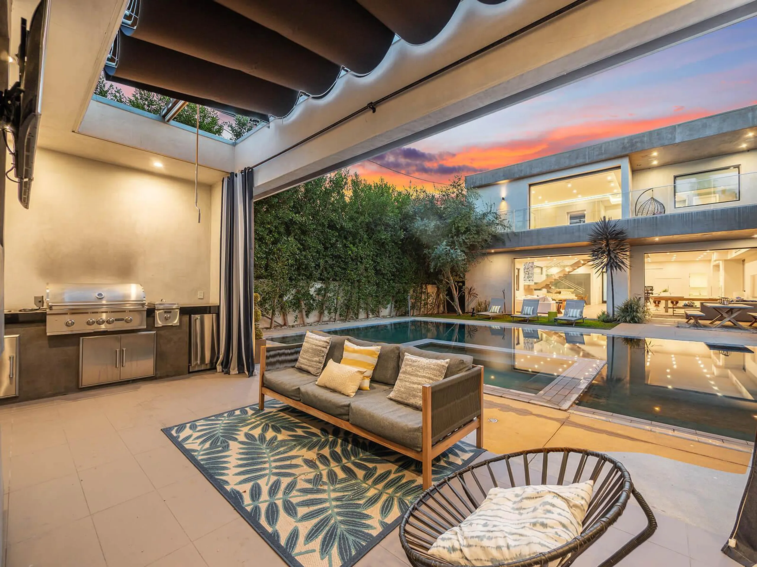 Impeccably Decorated Villa with Pool, Cabana, and Rooftop Deck — photograph 3