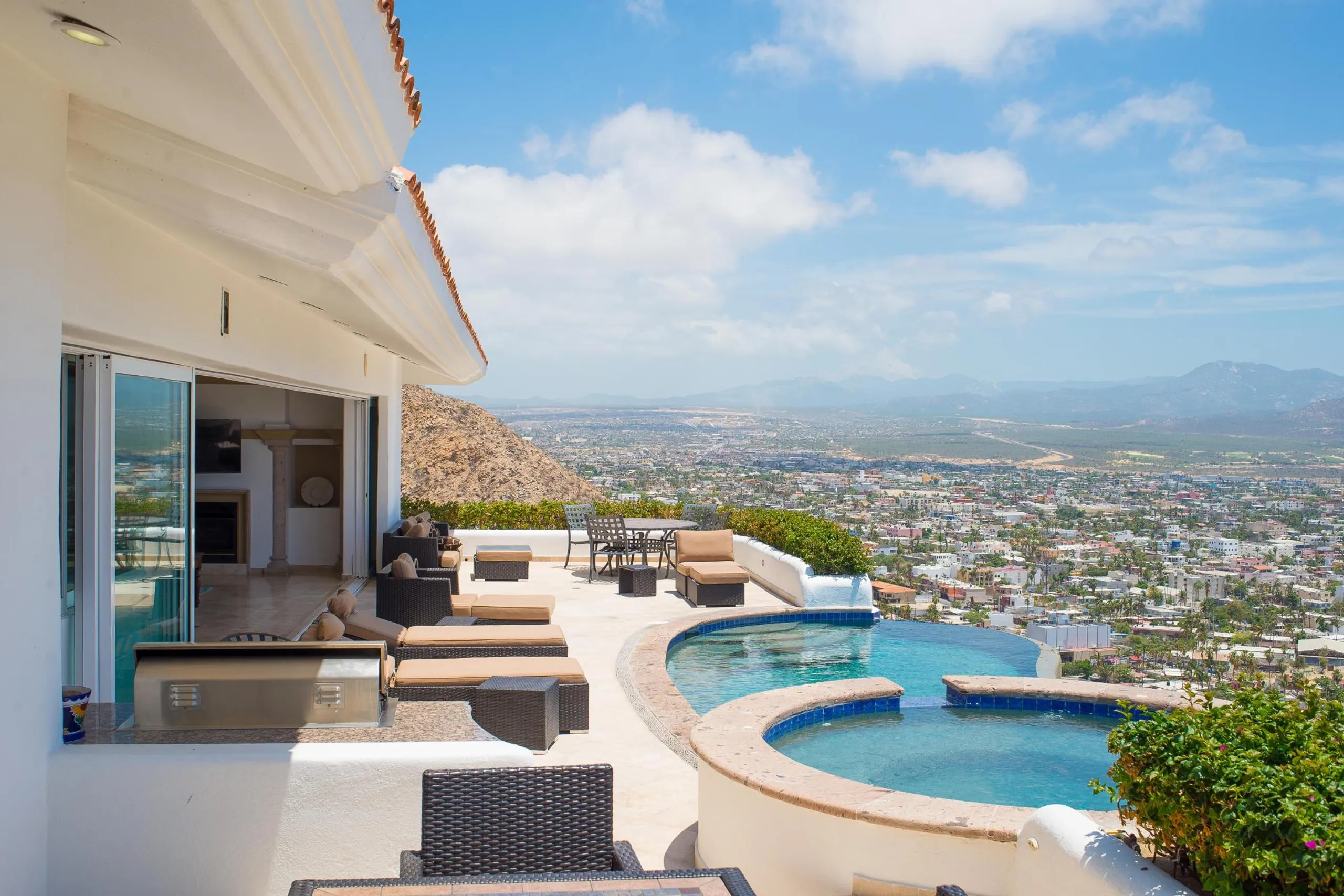 Stunning Cabo San Lucas Villa with Infinity Edge Pool and Jacuzzi — photograph 5