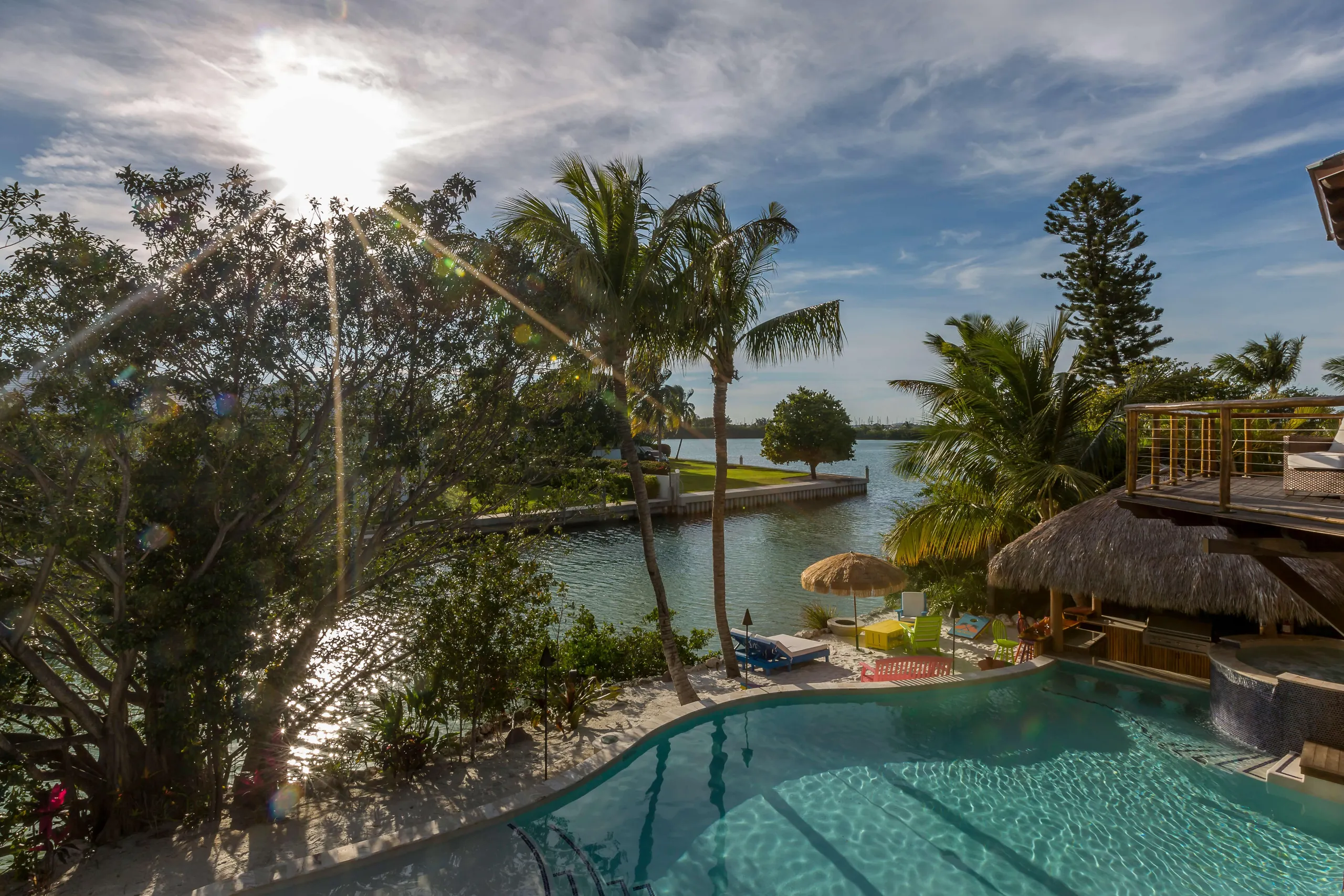 Florida Keys Oceanfront Luxury Villa with Tiki Pool and Many Amenities — photograph 3