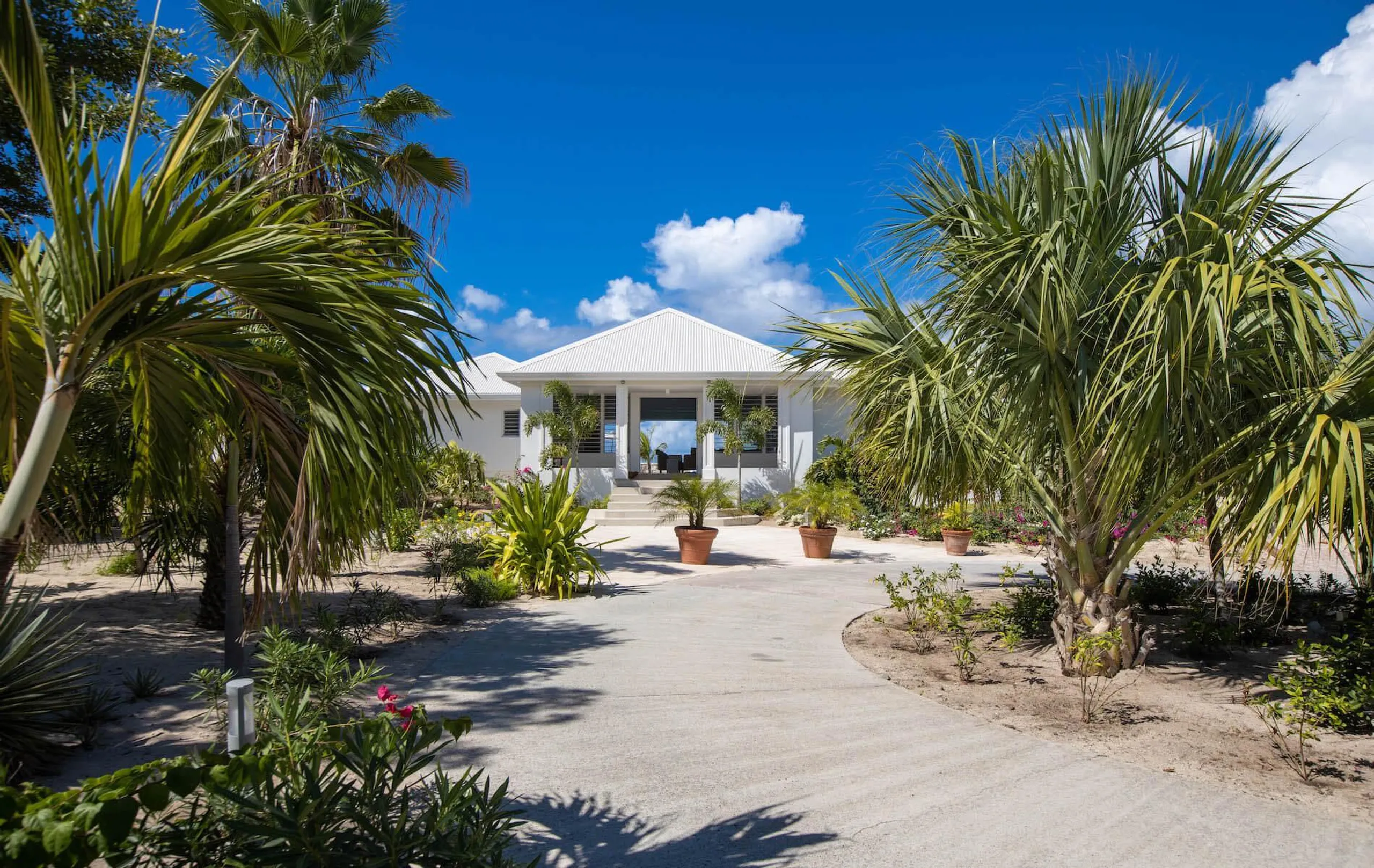 Contemporary Plum Bay Beach Front Villa with Private Pool VILLAWAY® — photograph 2