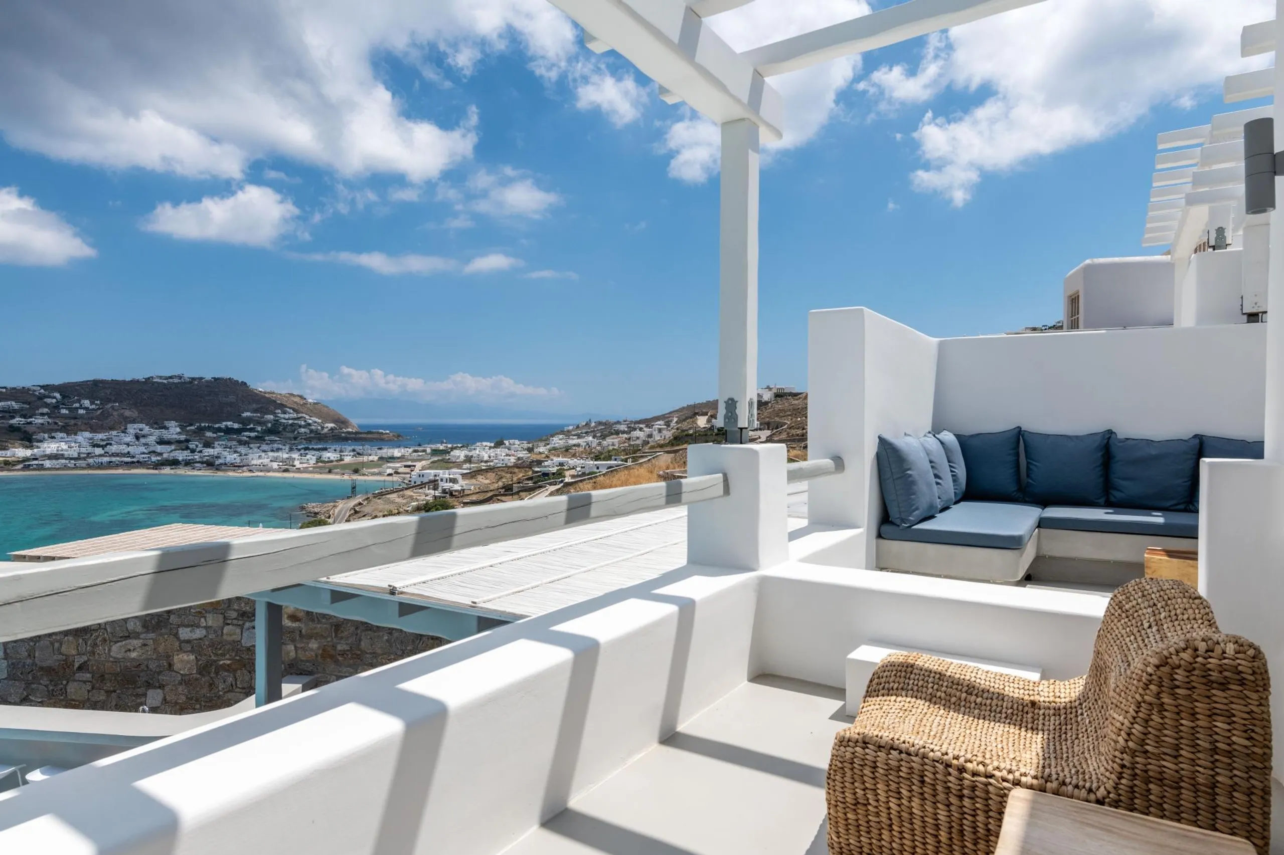 Prestigious Mykonos Estate with Crystalline Pool — photograph 5