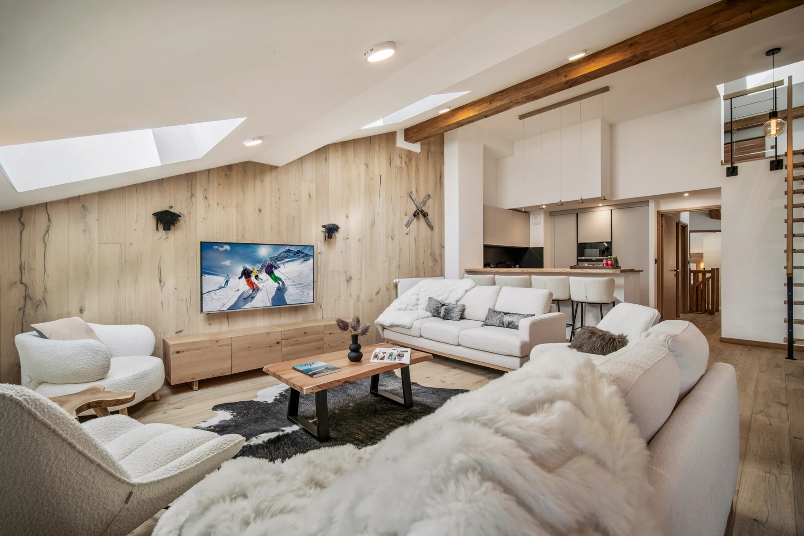 Relaxing 4 Bedroom Villa in Courchevel with Sauna and Mountain Views — photograph 4