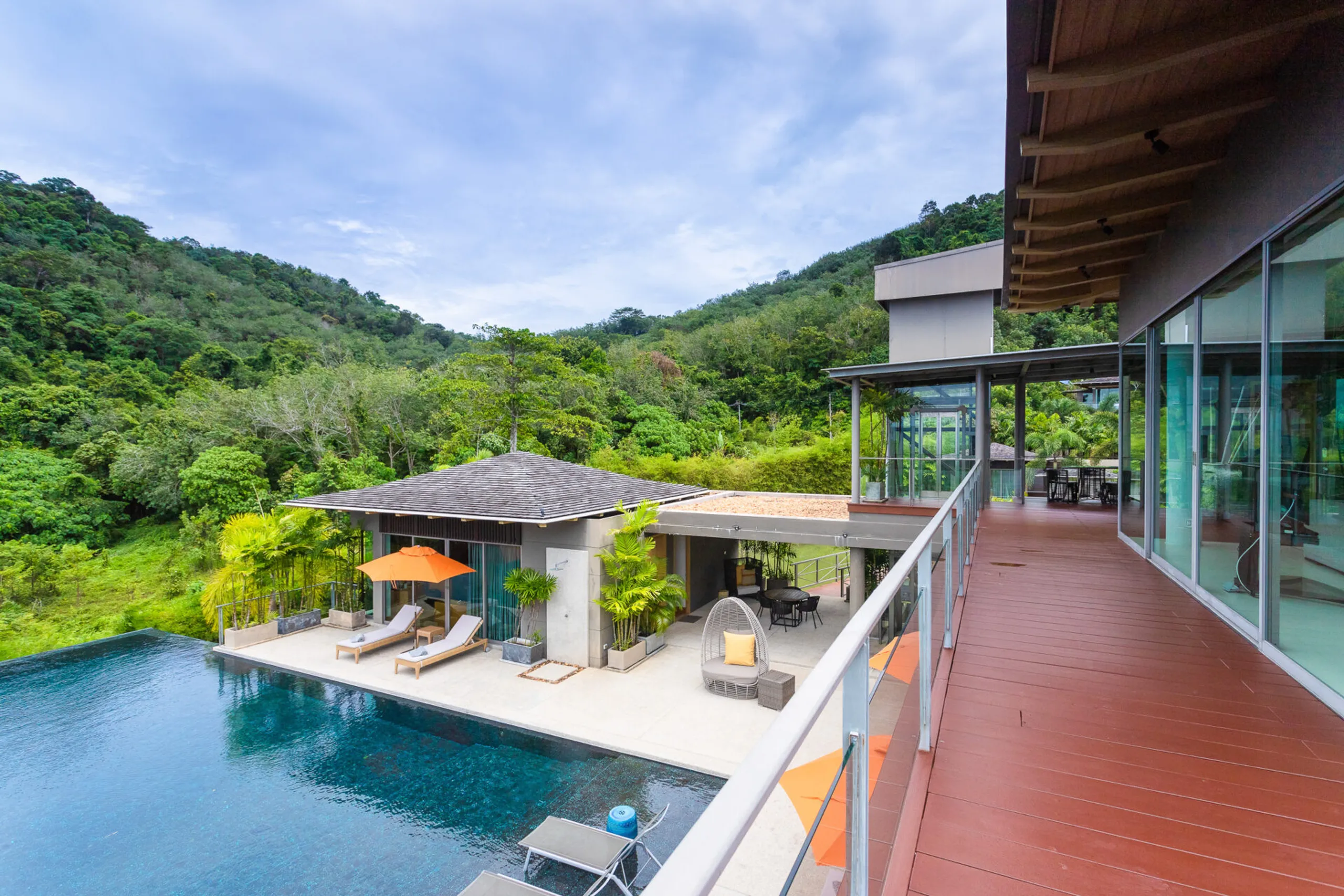Magnificent Villa in Phuket with Private Pool and Stunning Ocean Views — photograph 9