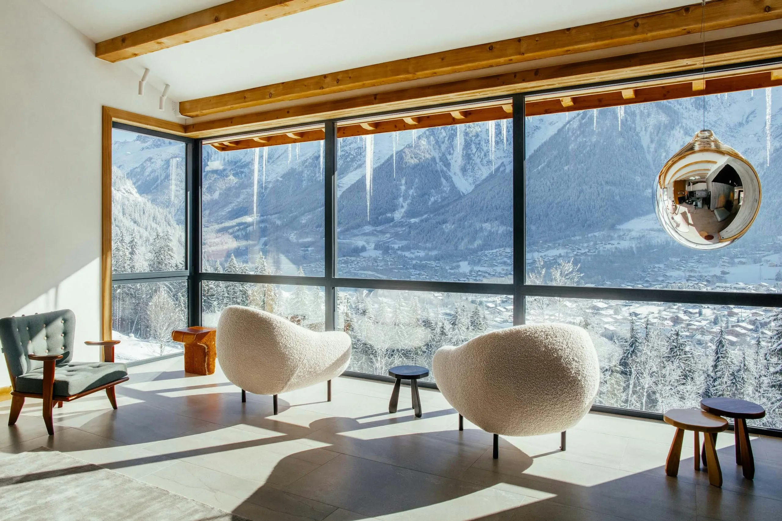 Golden Star Retreat Estate with Private Indoor Pool, Hot Tub, Sauna and Breathtaking Mountain Peak Views — photograph 10