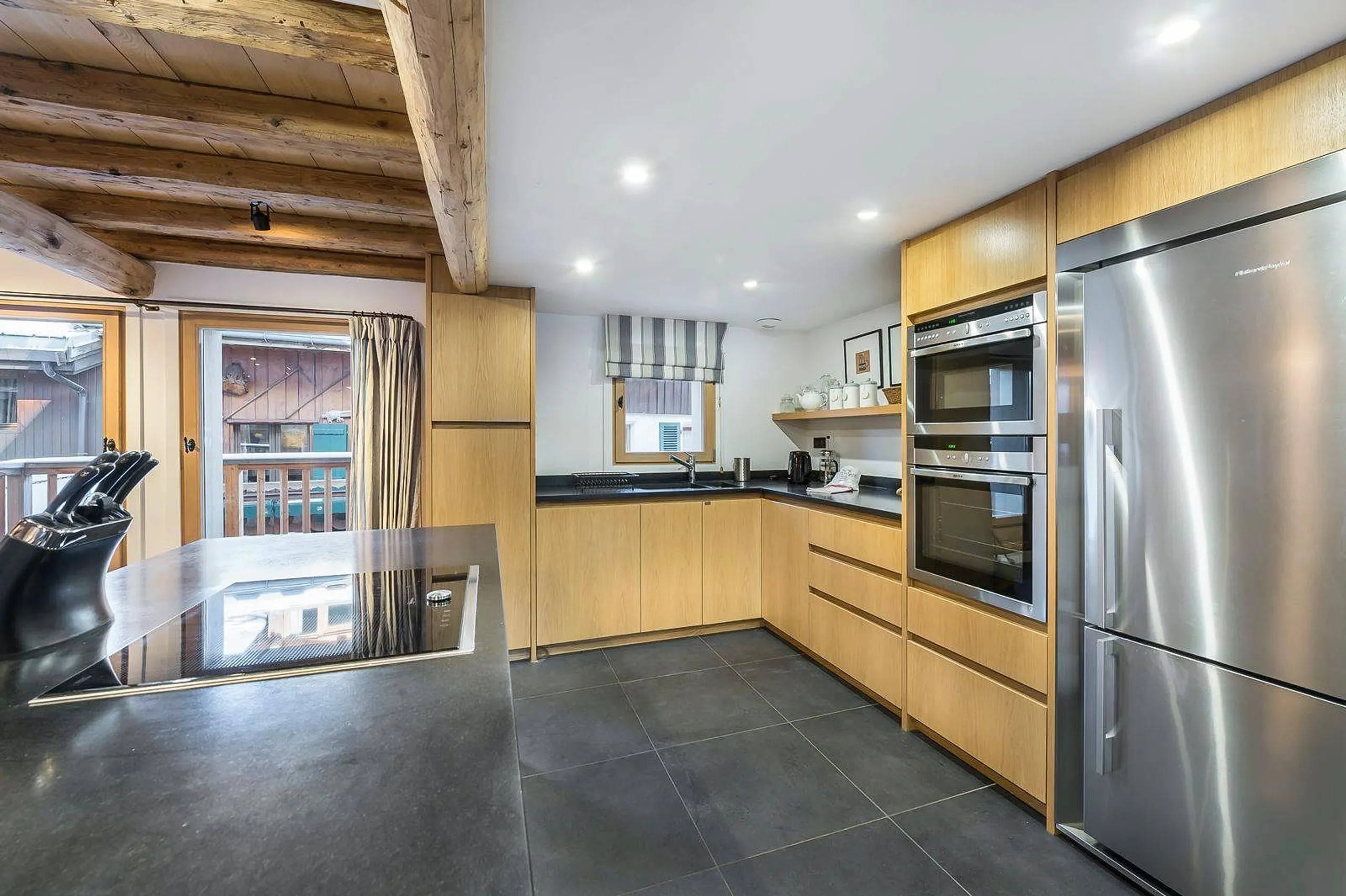 Serene Villa in Courchevel with Spacious Living Area and Cozy Bedrooms — photograph 7