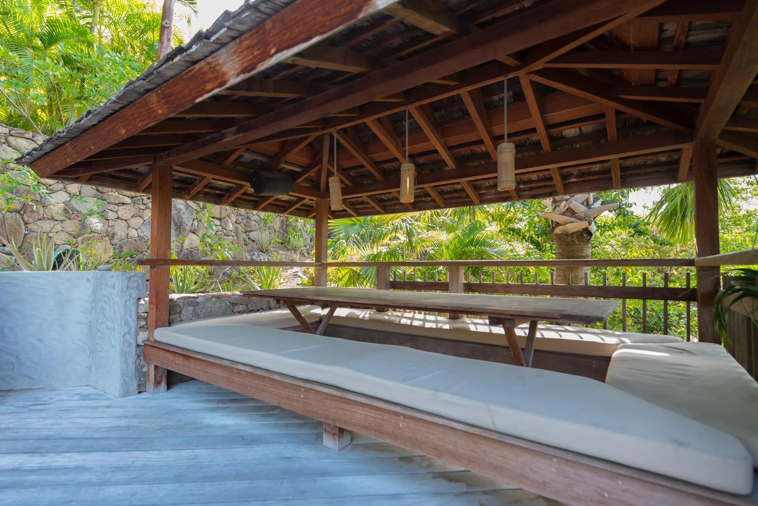 Luxury Hillside Villa Retreat in St.Barths with Ocean Views & Private Bungalows — photograph 6