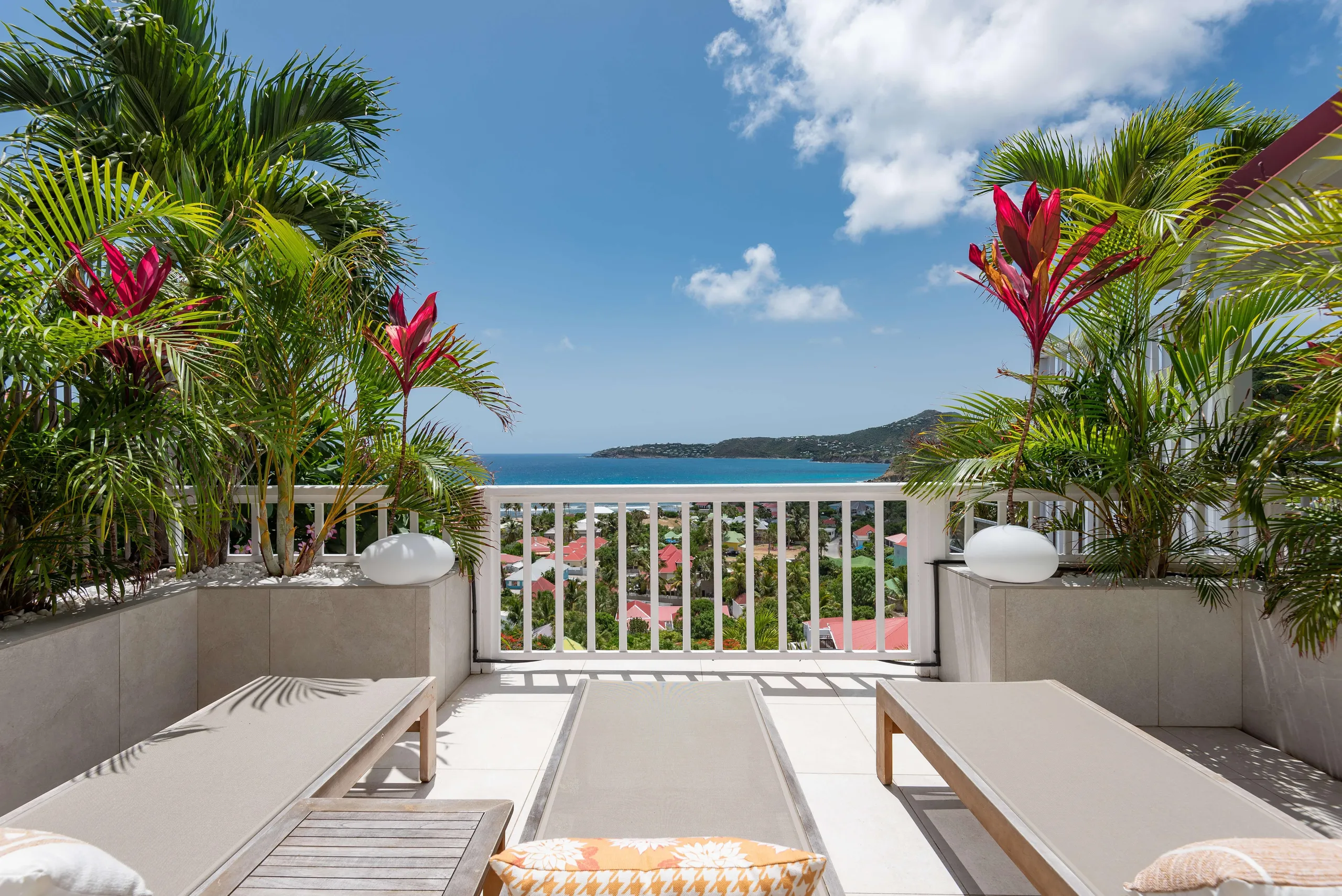 Chic and Charming Villa with Private Pool and Ocean Views — photograph 8