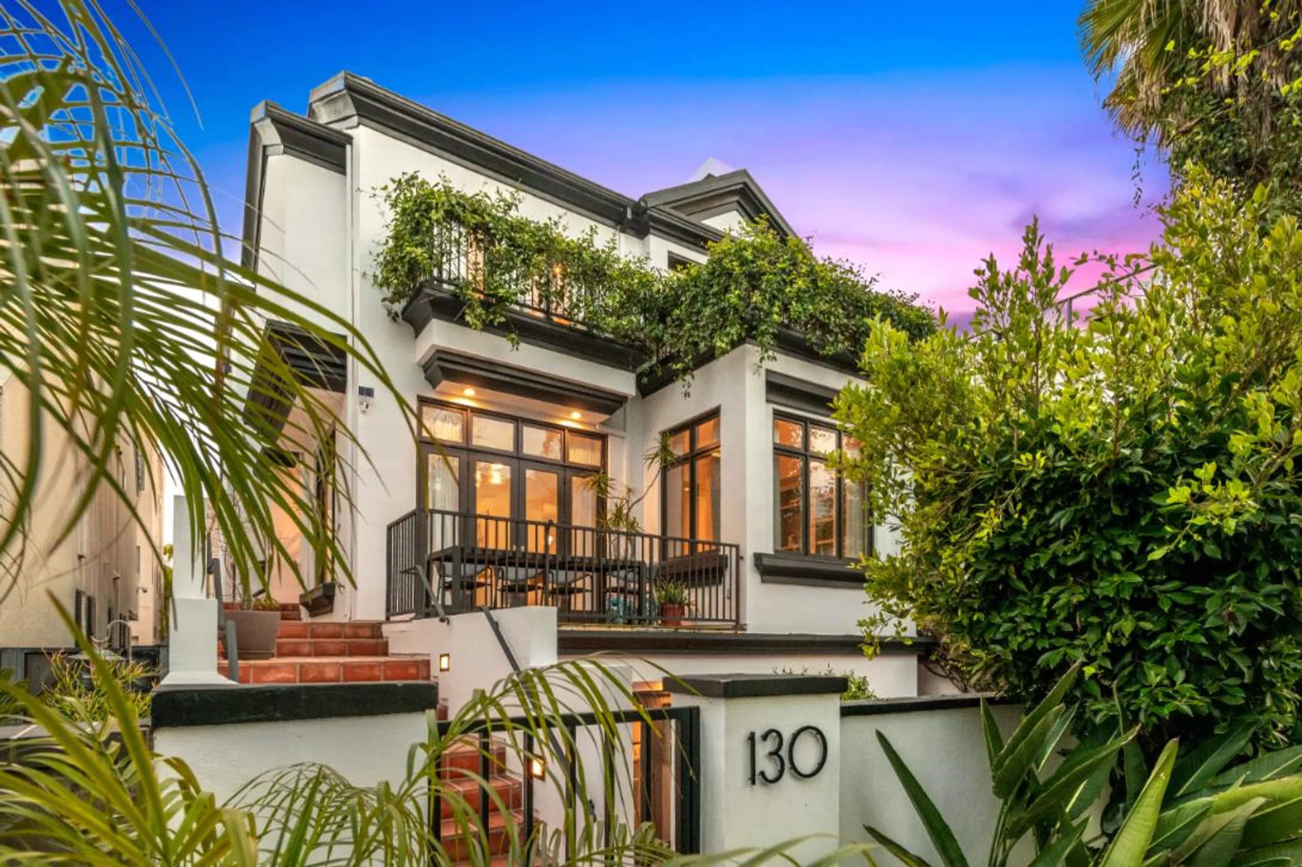 Contemporary Mansion with Sun Deck and Lush Gardens, Marina Del Rey