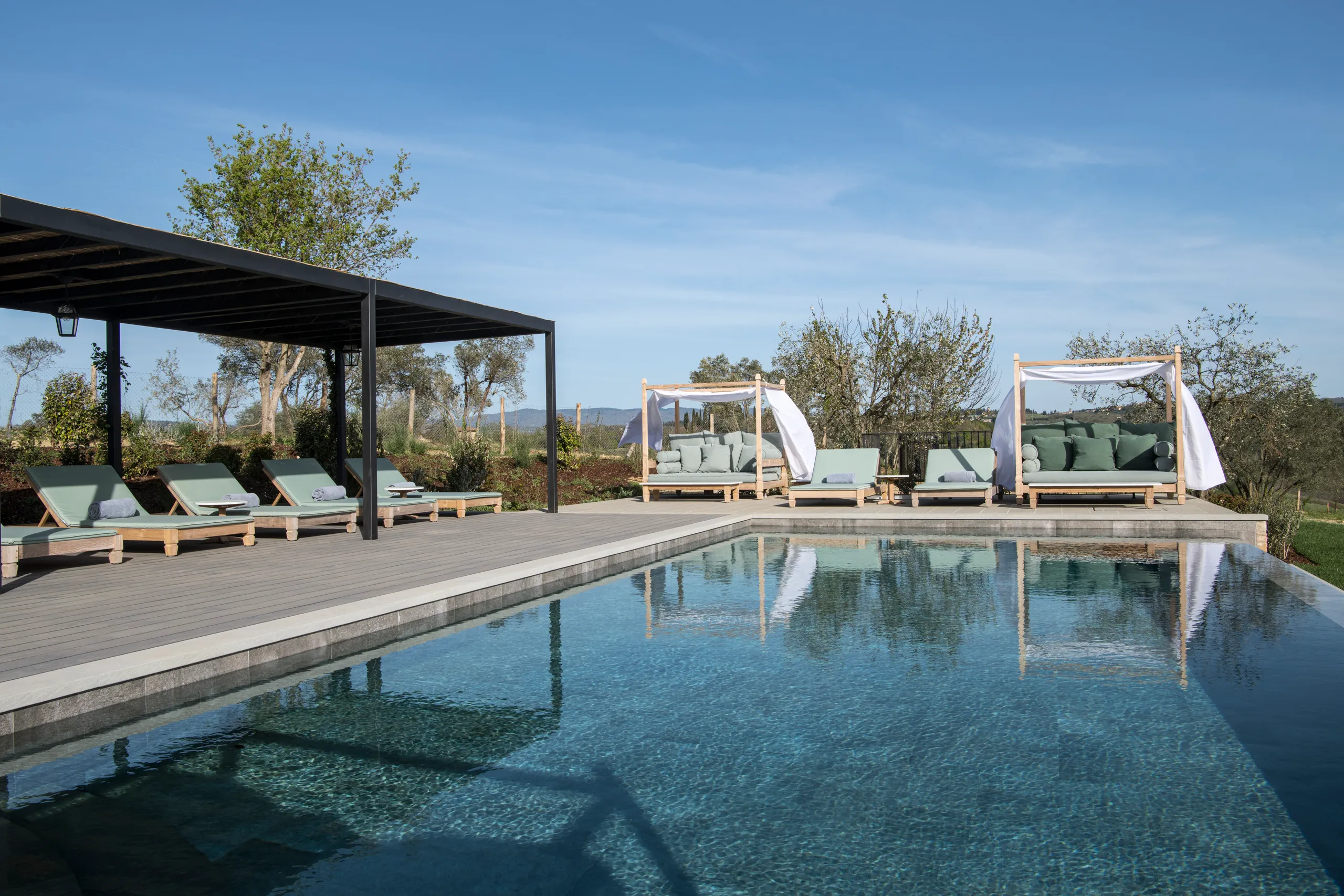 Elegant Italian Estate with Panoramic Views and Infinity Pool VILLAWAY® — photograph 8