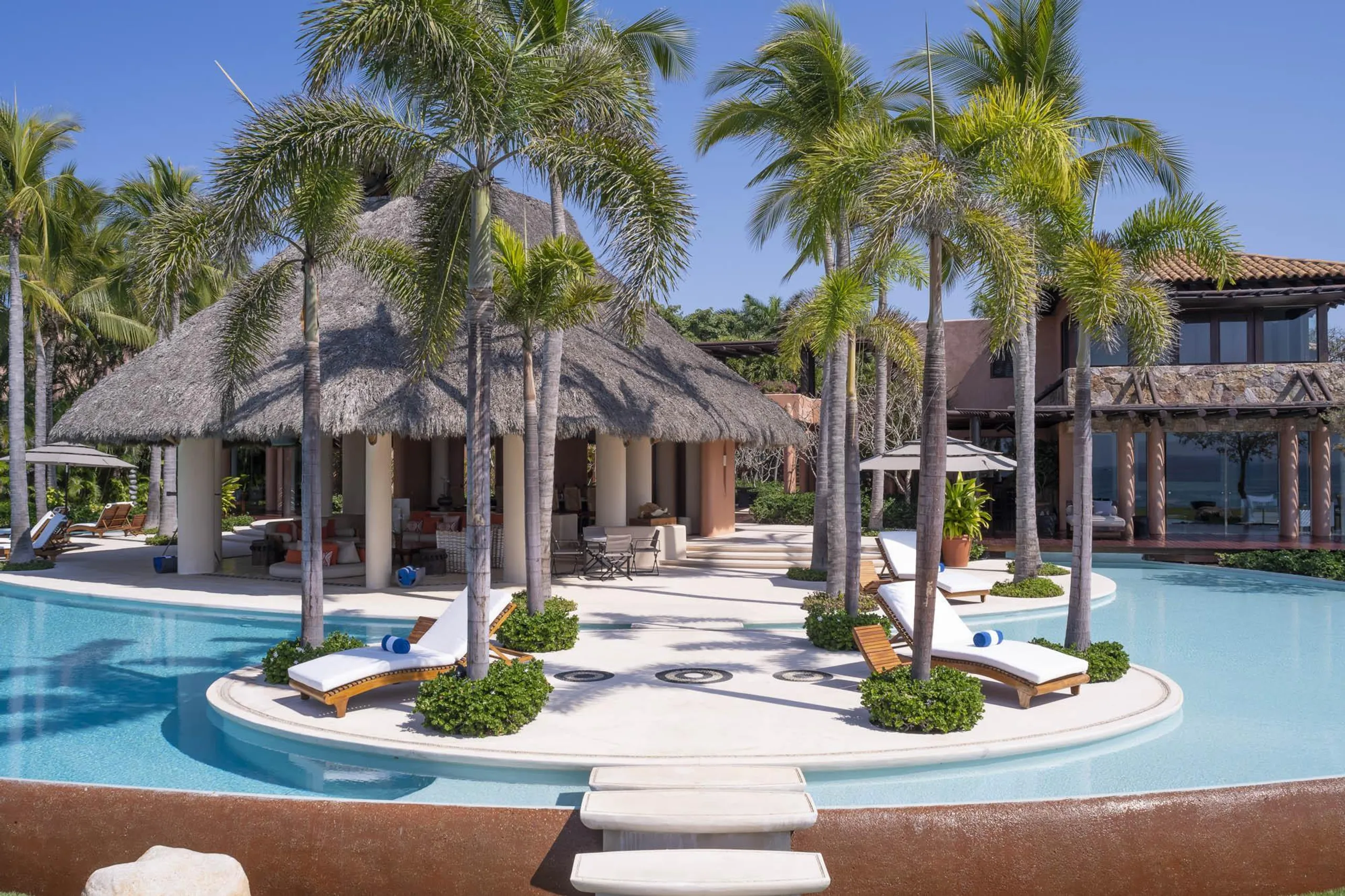 One-of-a-Kind Punta Mita Beachfront Oasis with 160 Foot Infinity Edge Pool Overlooking the Ocean — photograph 5
