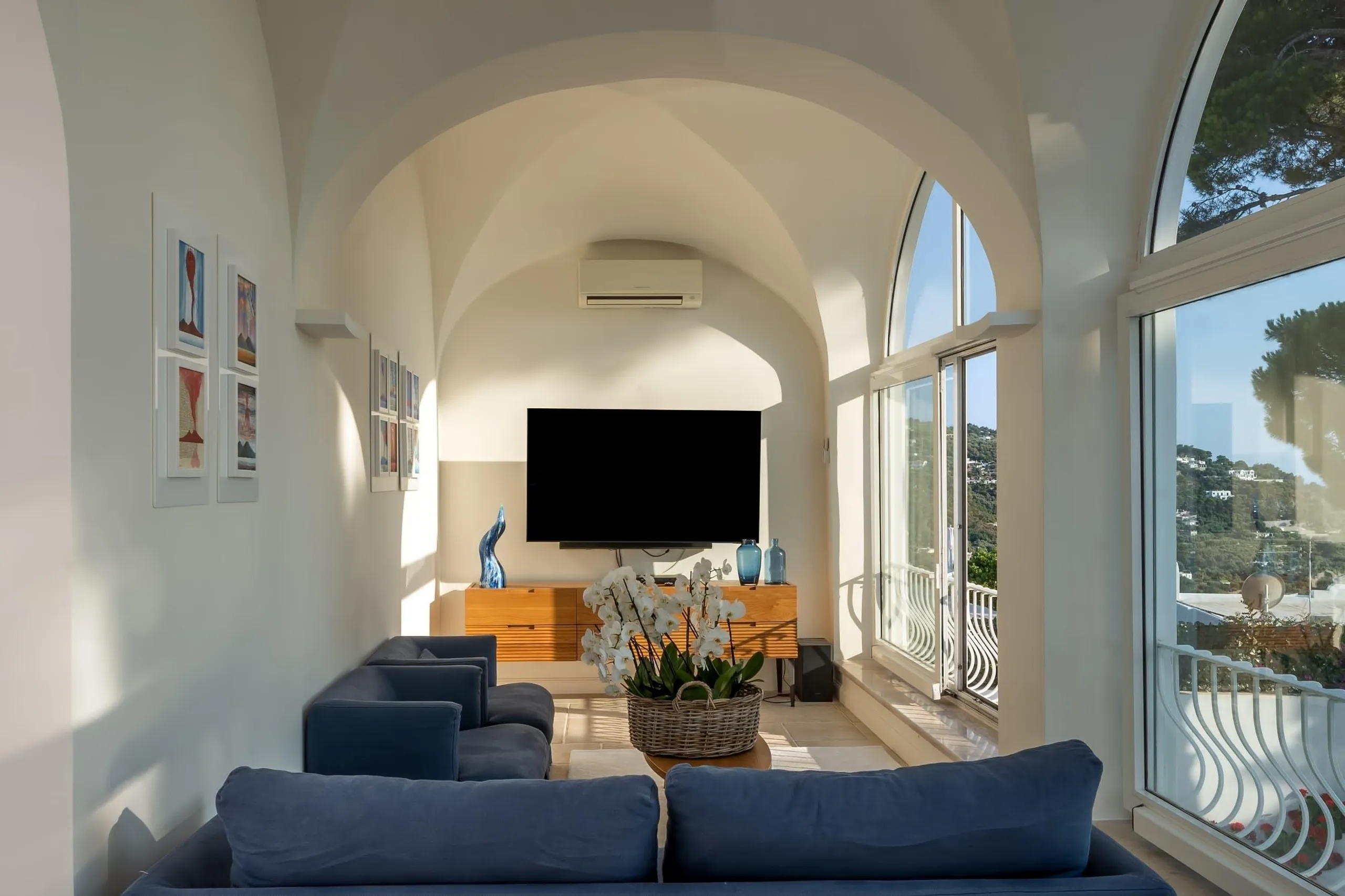 Stylish Seaview Villa with Private Pool and Garden Grounds — photograph 8