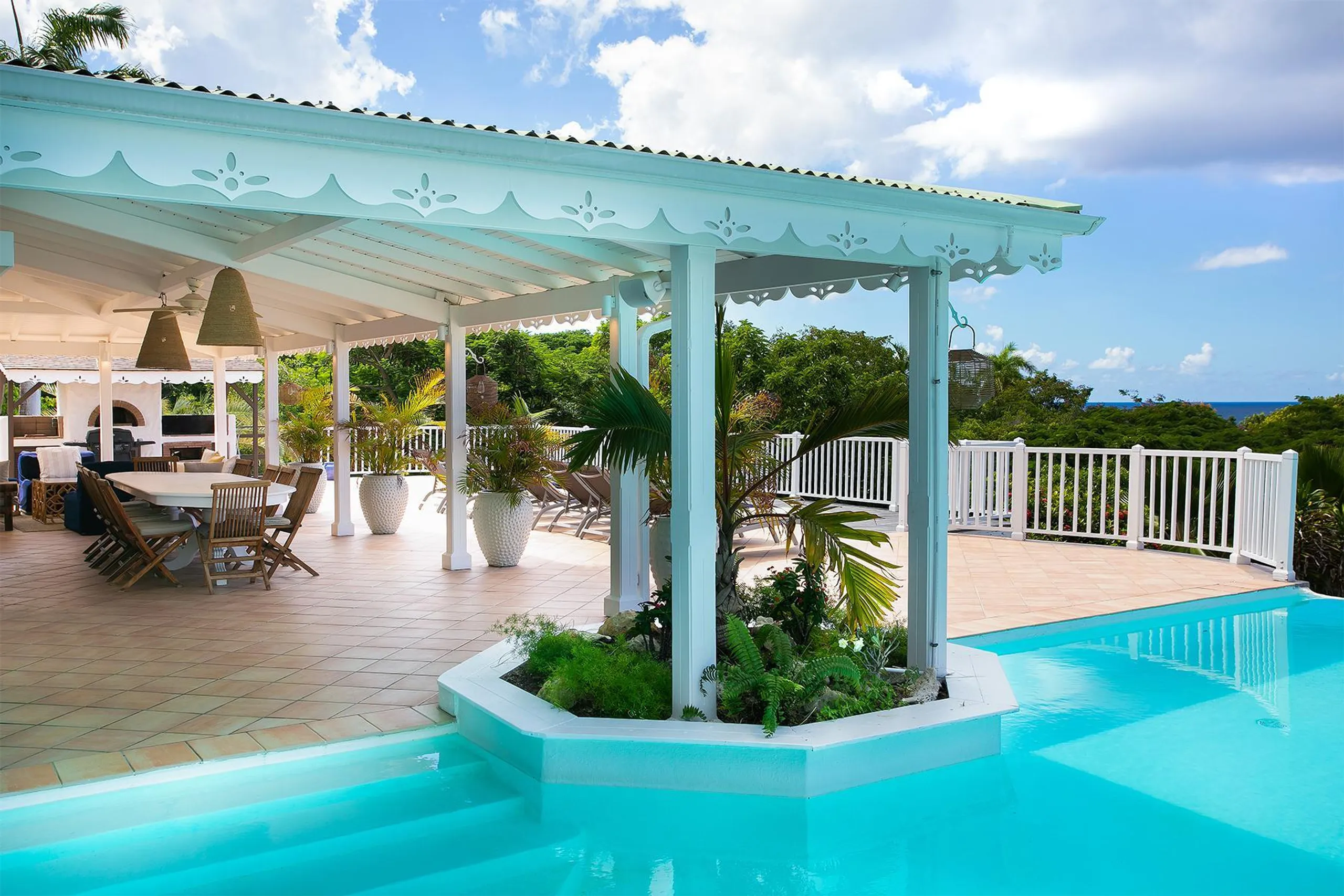 Classic Caribbean Luxury Villa with Infinity Edge Pool — photograph 9