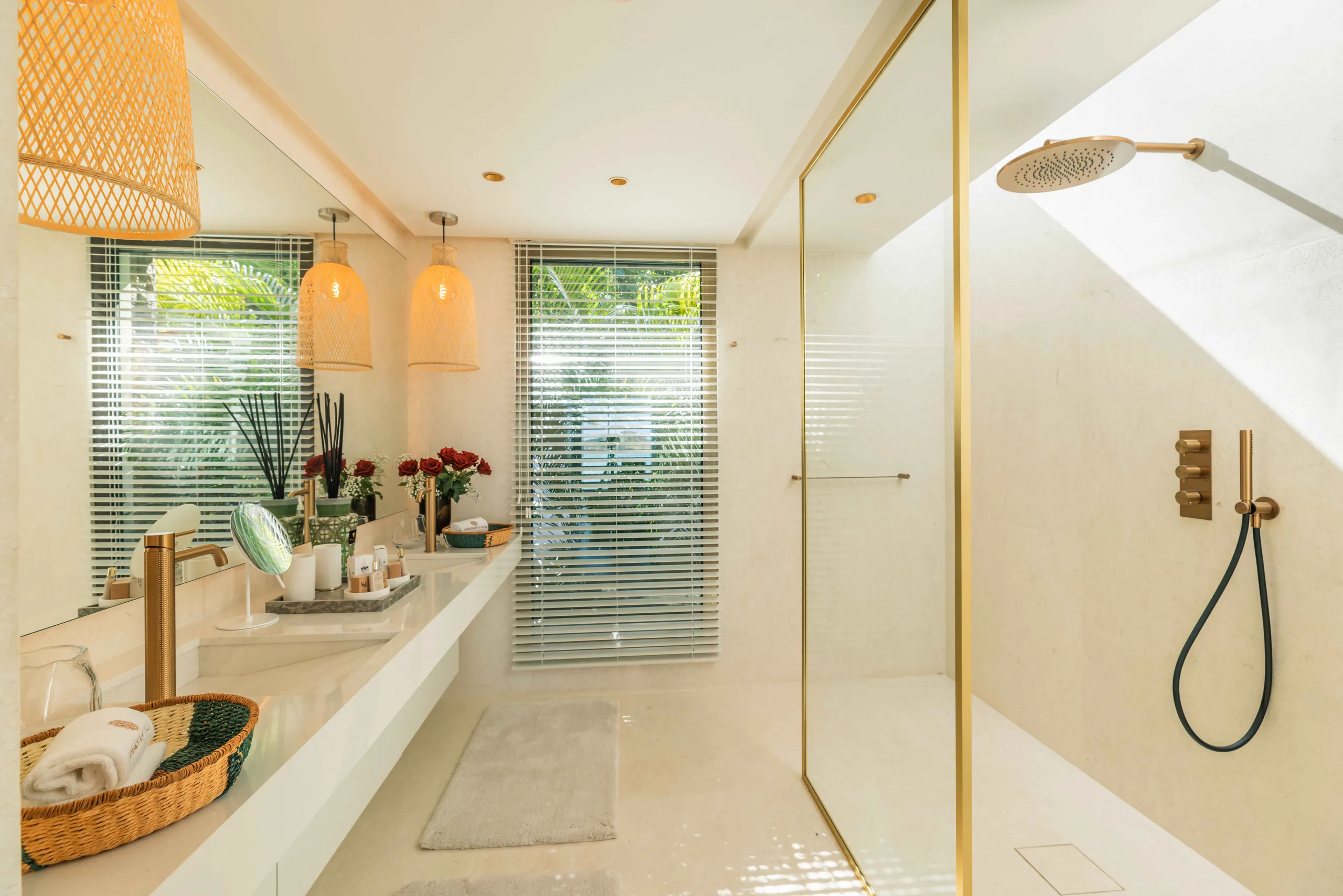 Modern 3BR Villa with Private Pool, Bar & Grand Cul-de-Sac Views — photograph 12