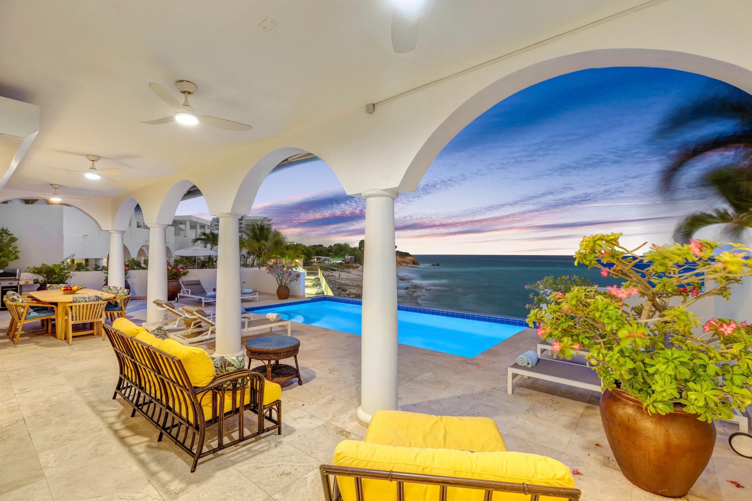 Saint Martin Light-filled Impeccably Designed Villa with Ocean View and Pool — photograph 6