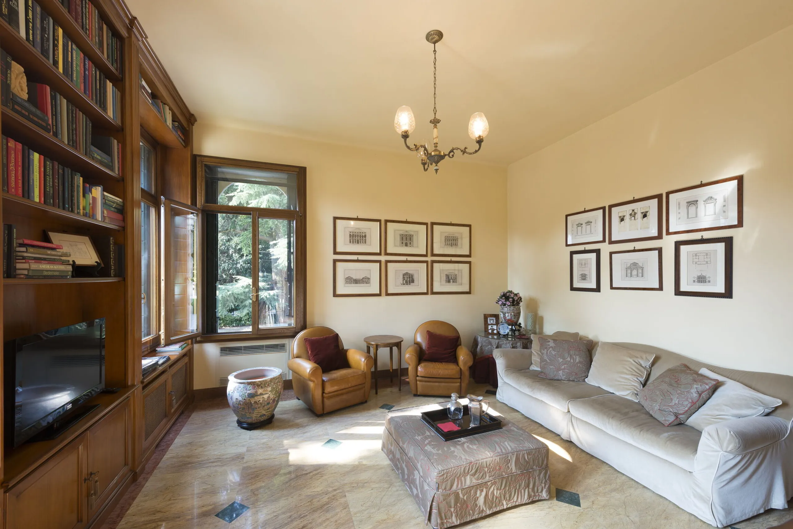 Classic 20th-Century Villa with Garden and Park near Venice — photograph 5
