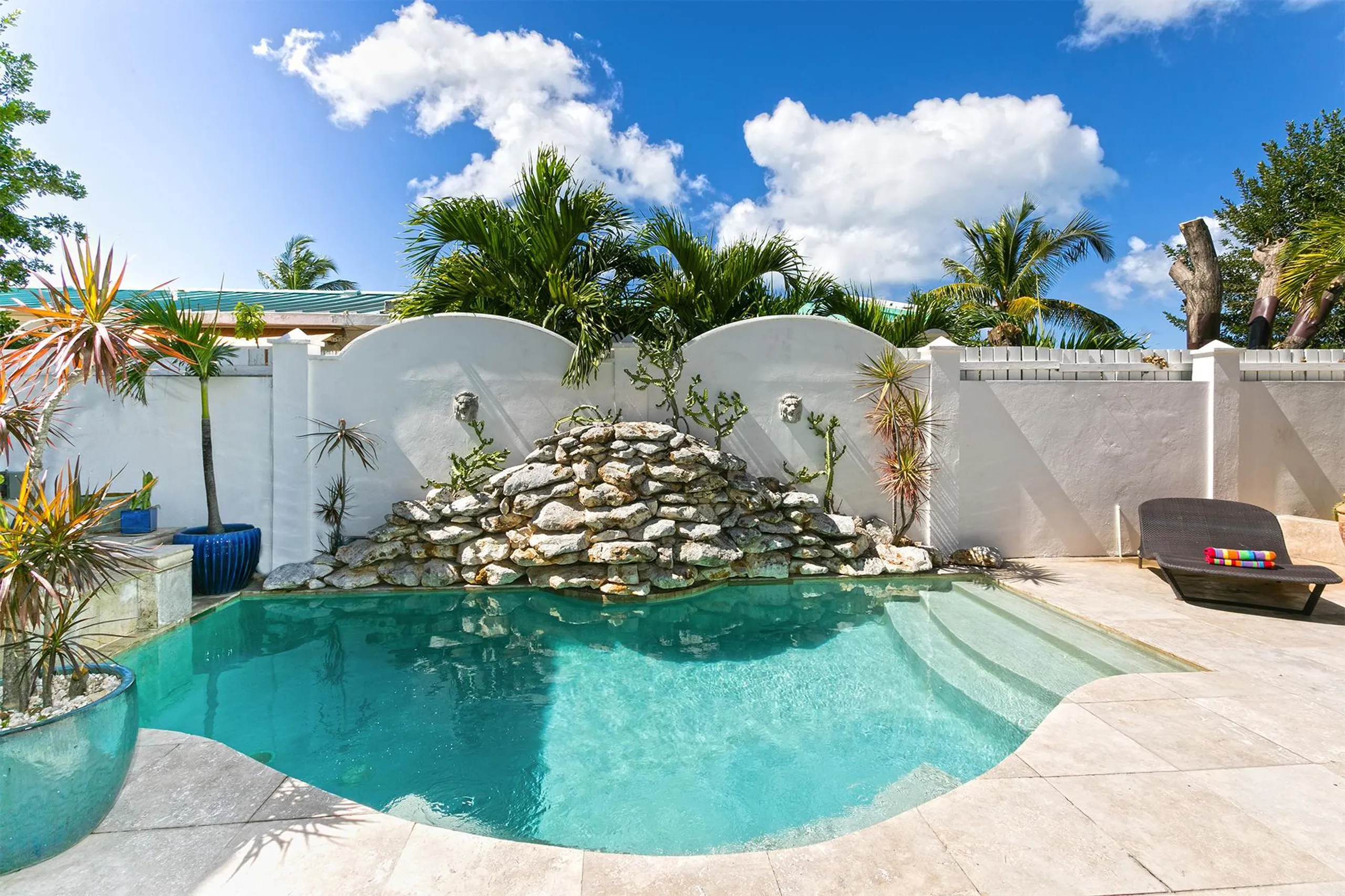 Posh Beachfront Villa with Plunge Pool on Simpson Bay — photograph 9