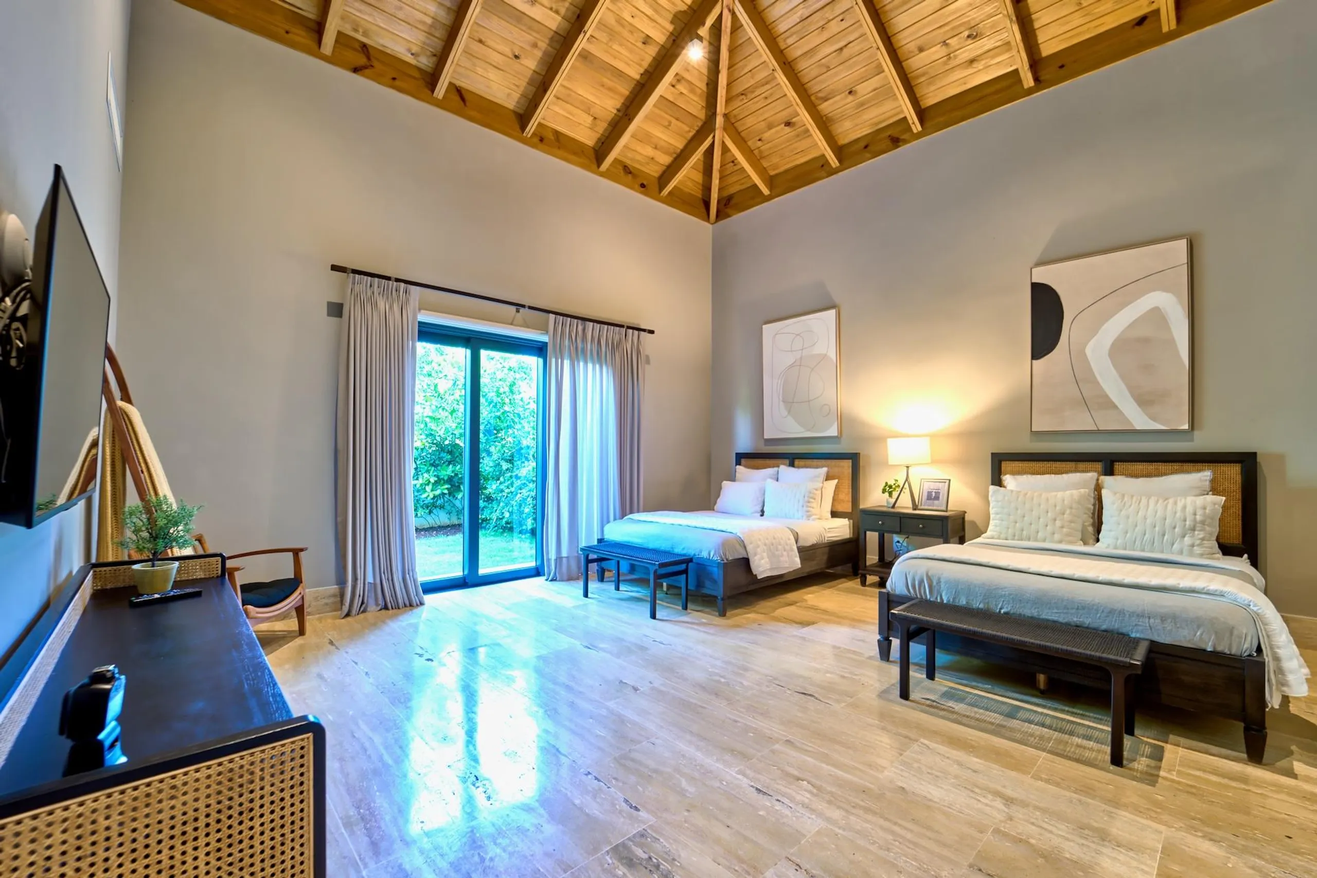 Refreshing Modern Villa with Private Pool and Golf Course Nearby — photograph 12