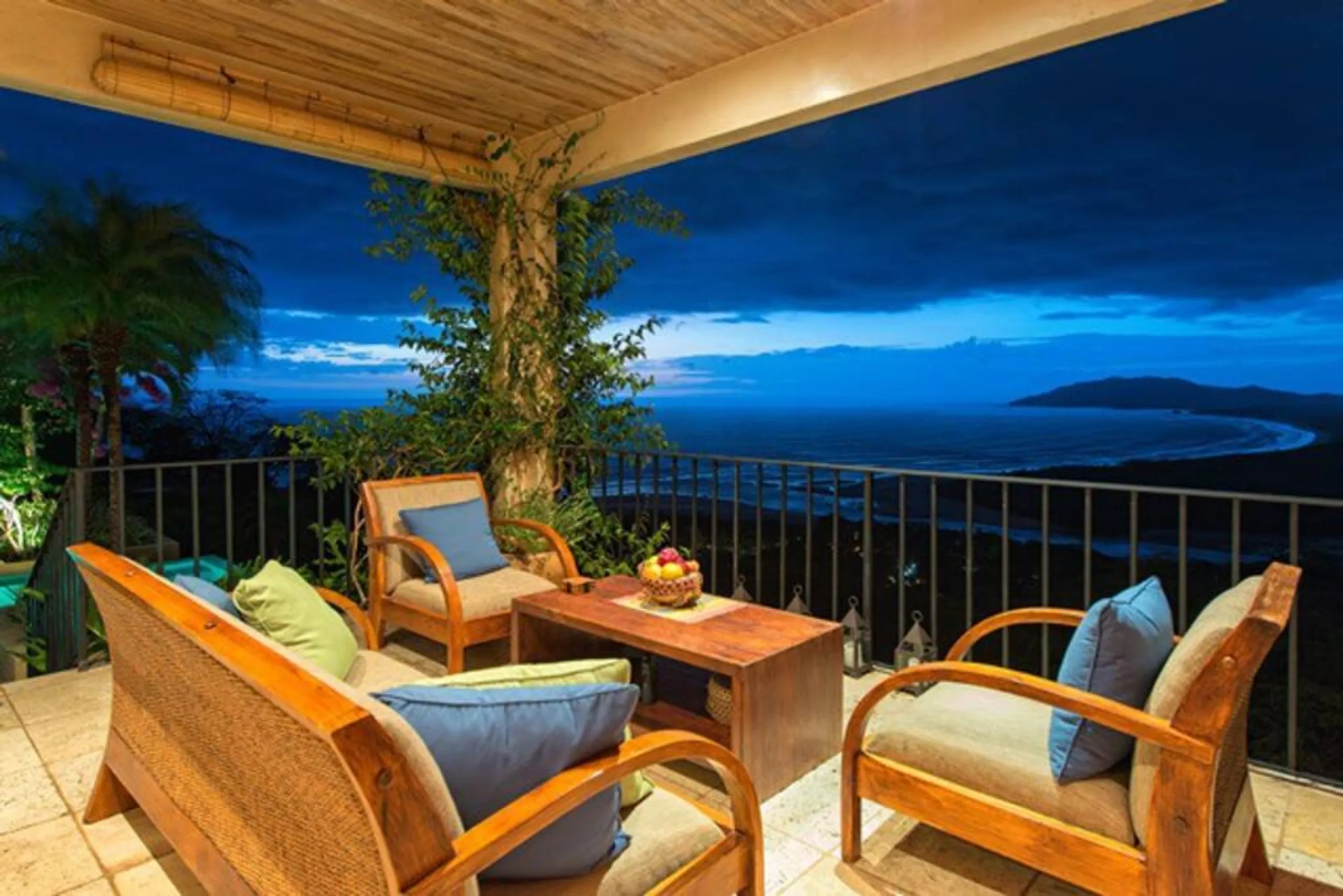 Jasmine-Scented Tamarindo Villa with Private Poolside Lounge and Ocean Views — photograph 7