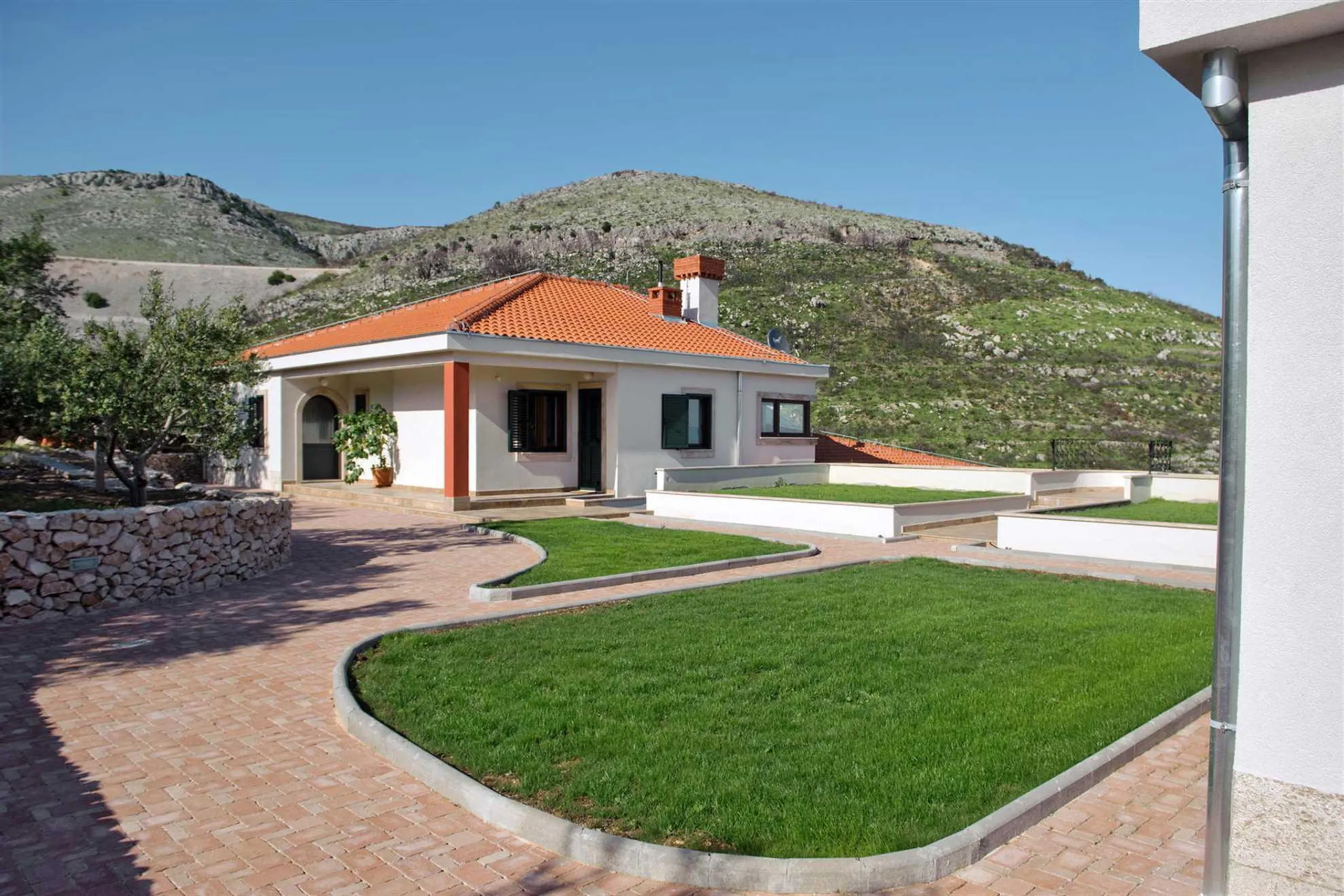 Pet-Friendly Villa with Pool and Olive Garden in Prgomet — photograph 3
