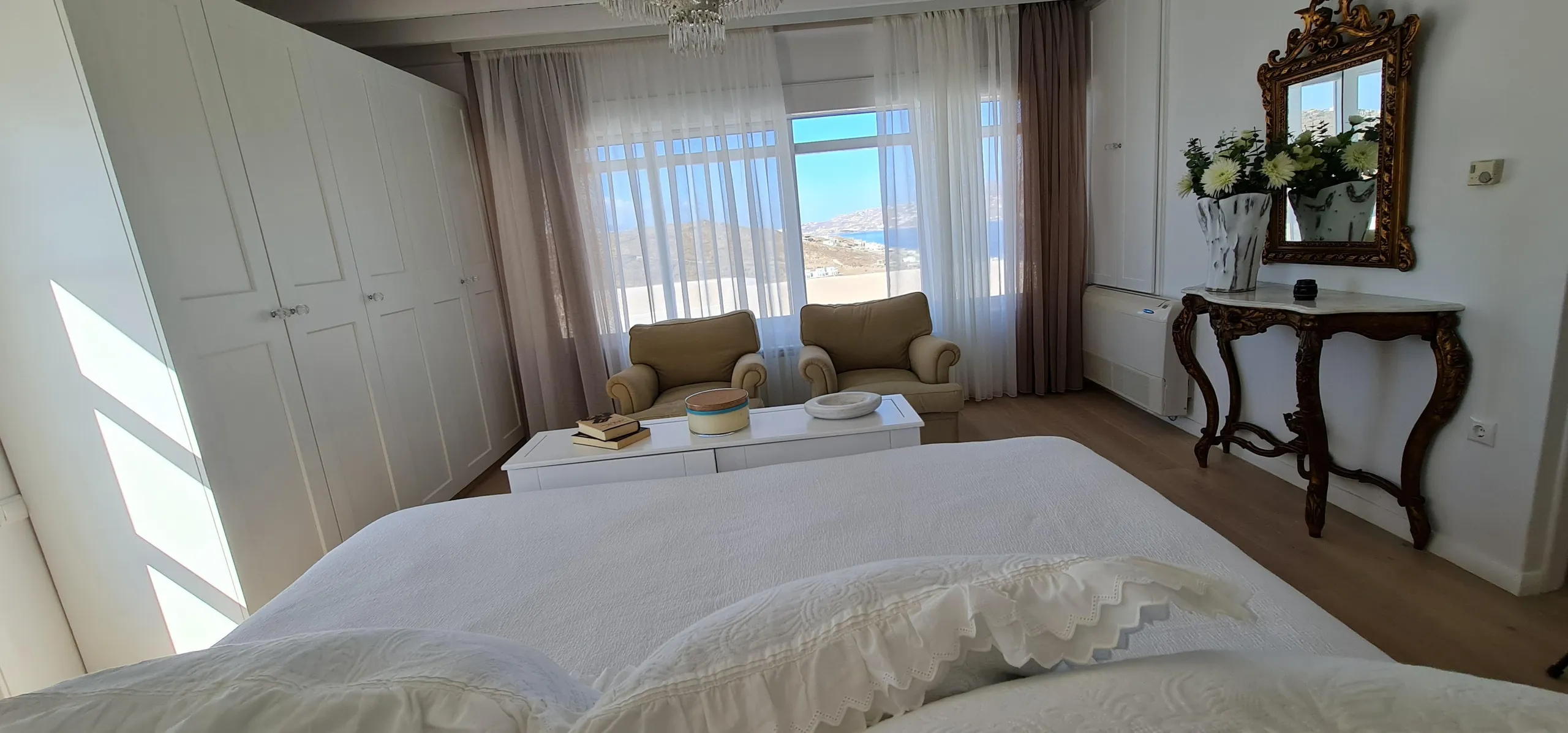 Hilltop Luminous Villa with Private Pool and Ocean Views — photograph 12